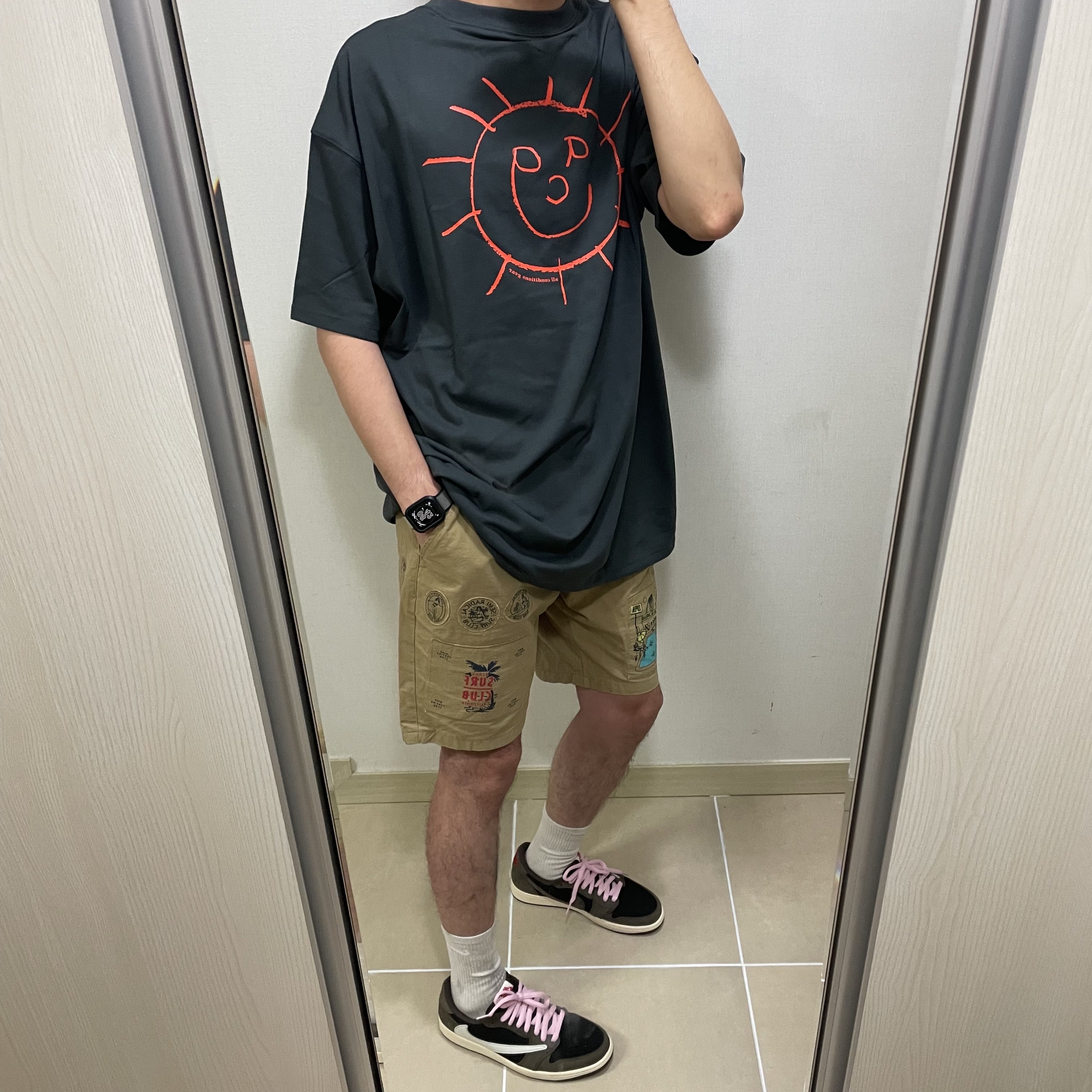 Nike ACG Sunshine T-Shirt Dark Smoke Grey - US/EU, Jordan 1 x Travis Scott Retro Low OG SP Mocha 착용 스타일 - 1