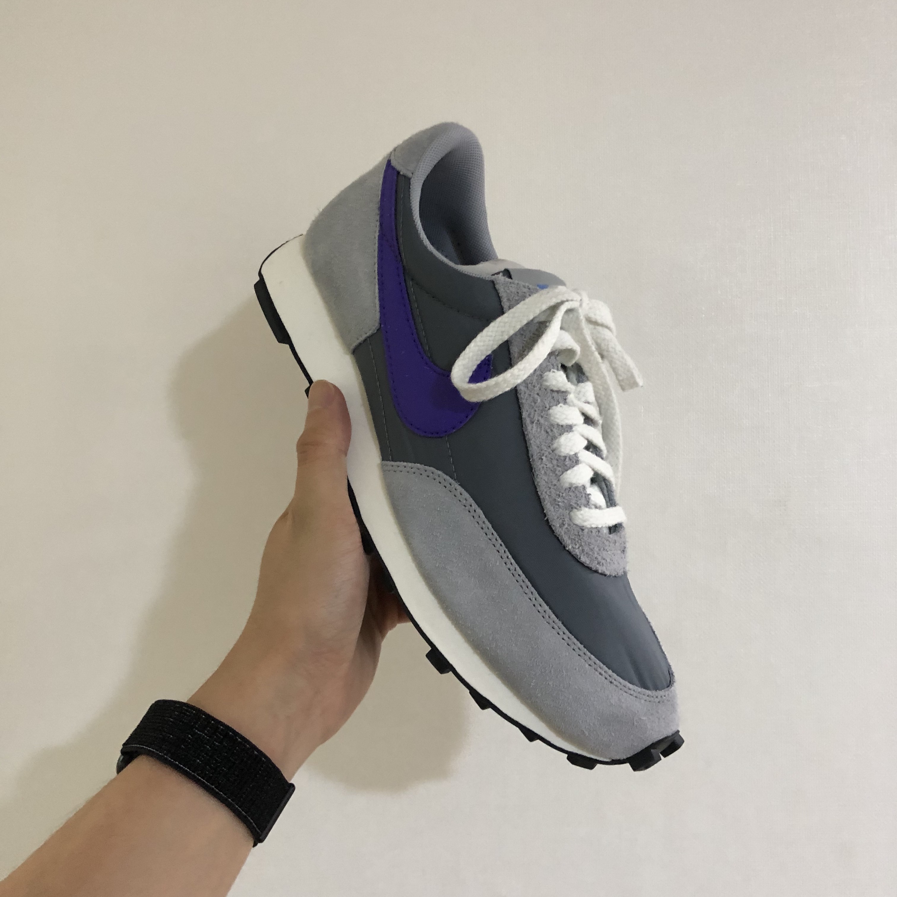 Nike Daybreak SP Cool Grey Hyper Grape 착용 스타일