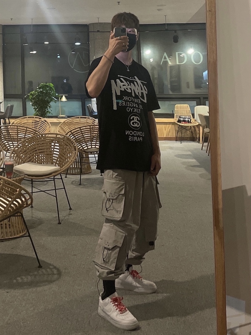 Nike x Supreme Air Force 1 Low White, Stussy World Tour T-Shirt Black 착용 스타일