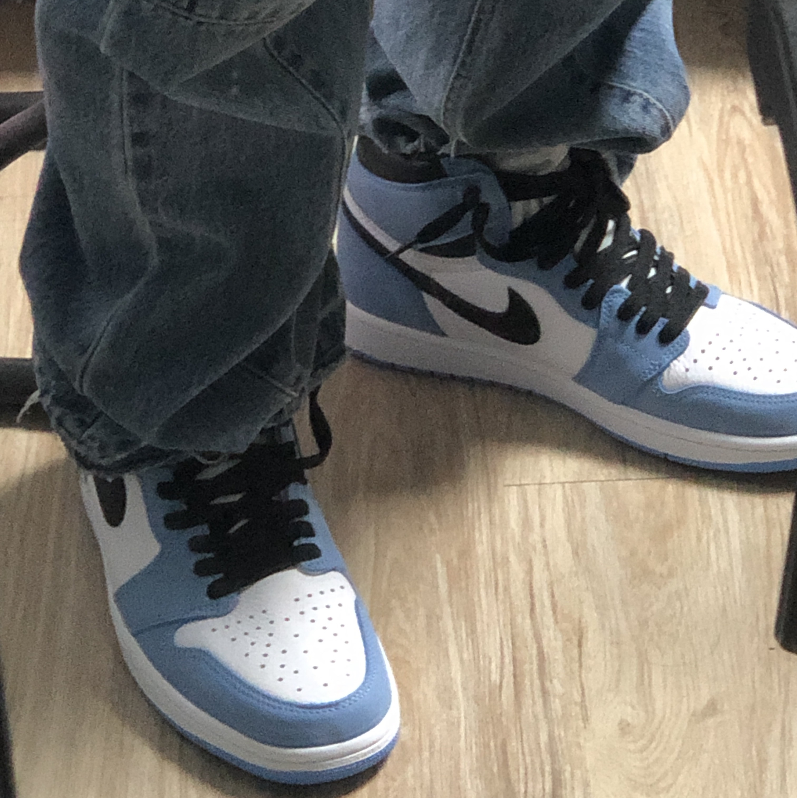 Jordan 1 Retro High OG University Blue 착용 스타일
