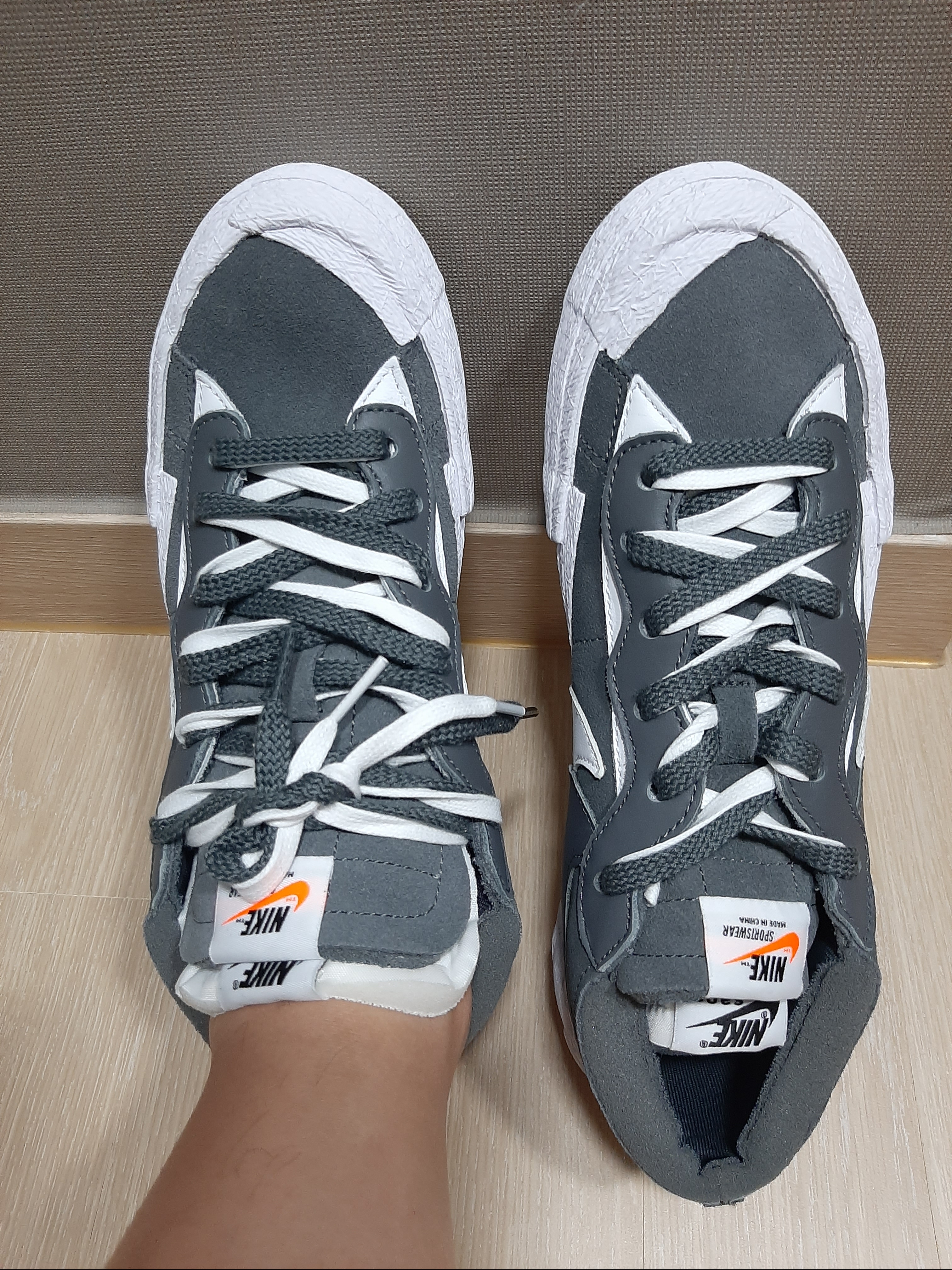 Nike x Sacai Blazer Low Iron Grey 착용 스타일 - 1
