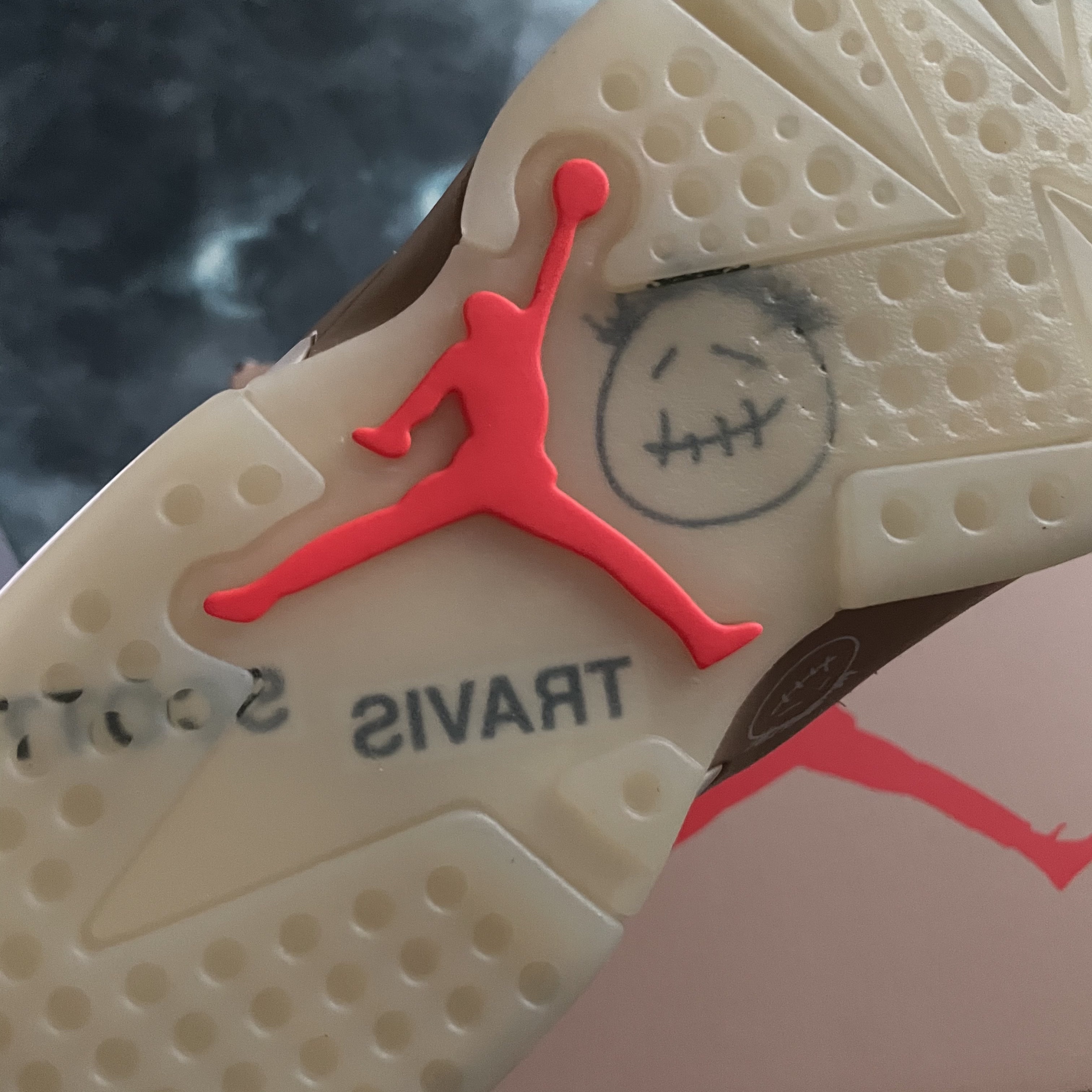 Jordan 6 x Travis Scott Retro SP British Khaki 착용 스타일 - 2