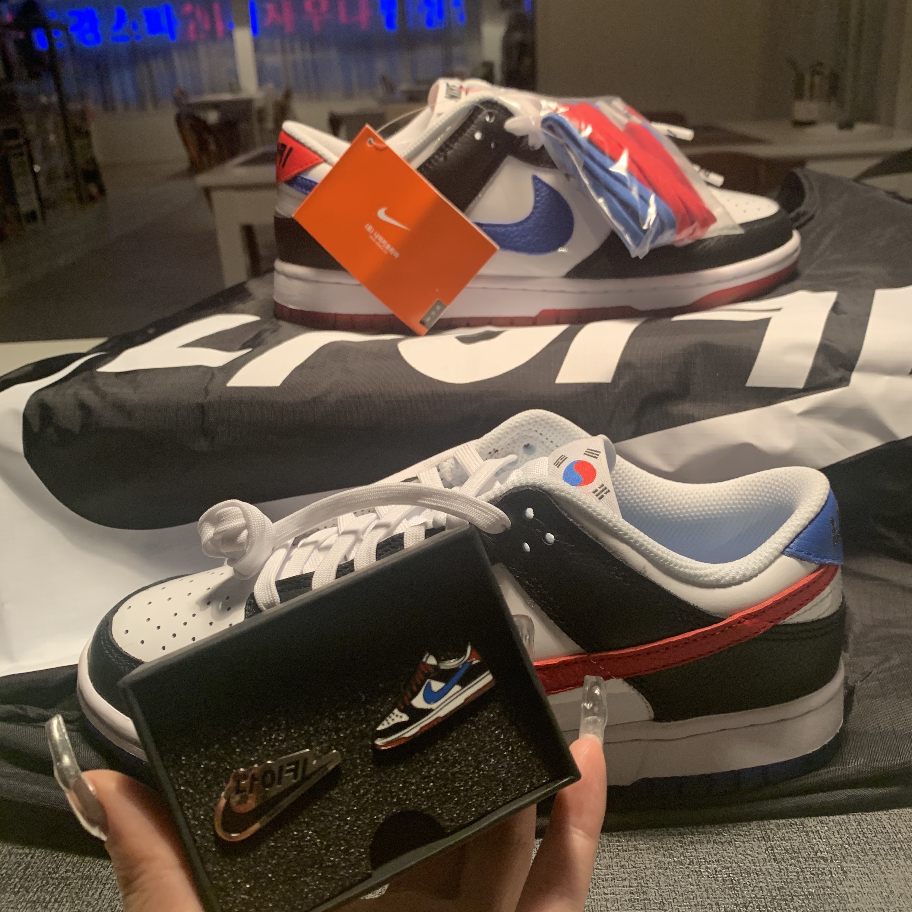 Nike Dunk Low SE Seoul, Nike Dunk Low SE Seoul (With Special Gift) 착용 스타일 - 2