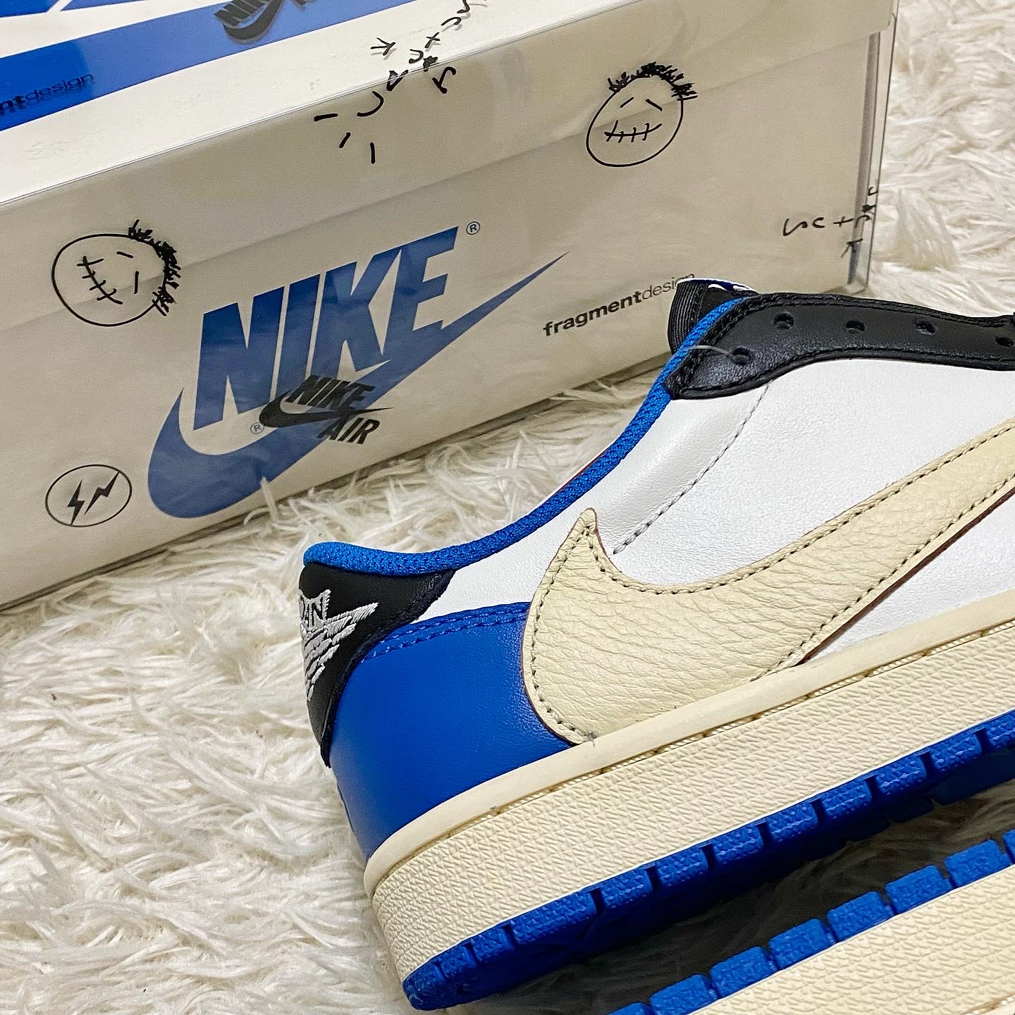 Jordan 1 x Travis Scott x Fragment Retro Low OG SP Military Blue 착용 스타일 - 3
