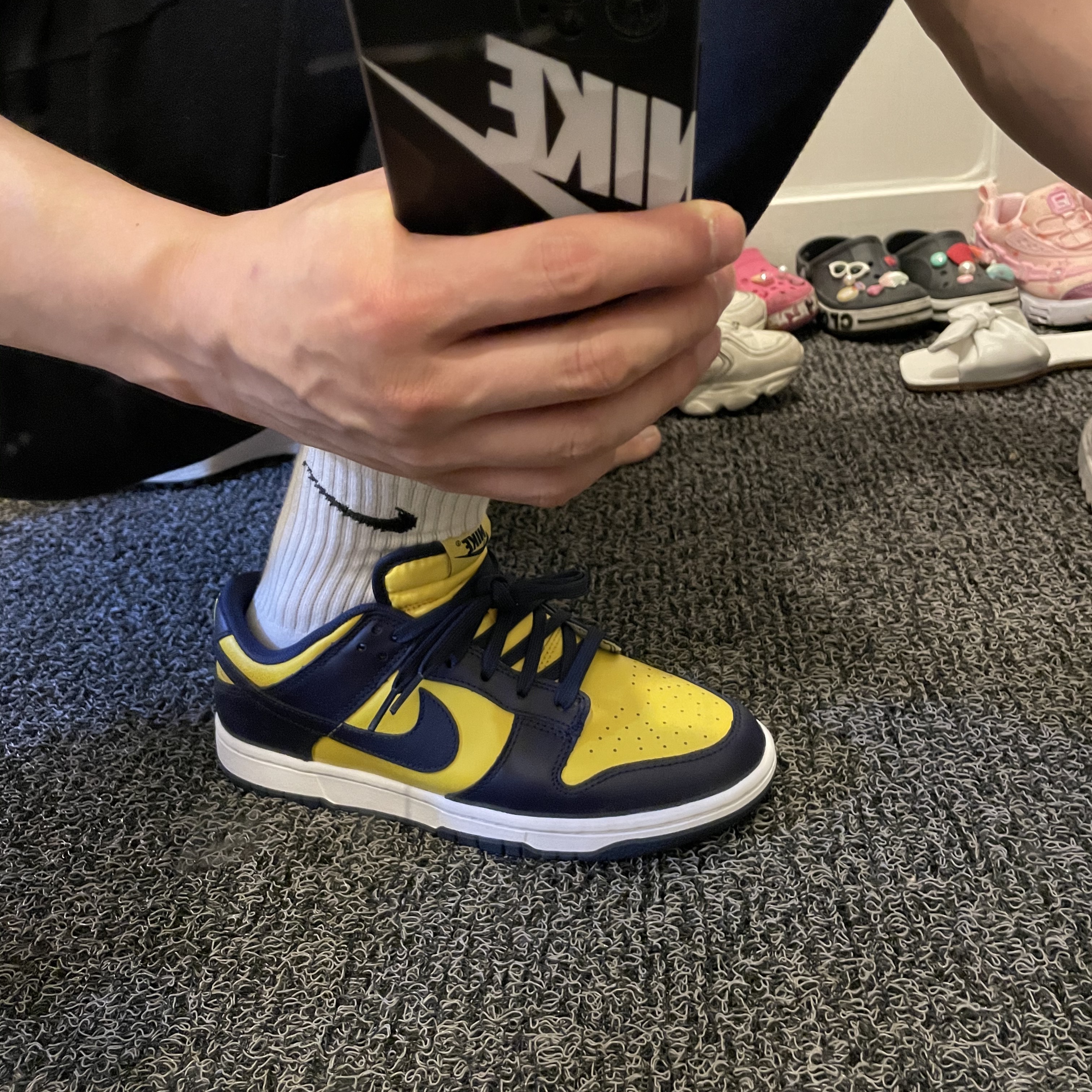 Nike Dunk Low Retro Varsity Maize 착용 스타일 - 2