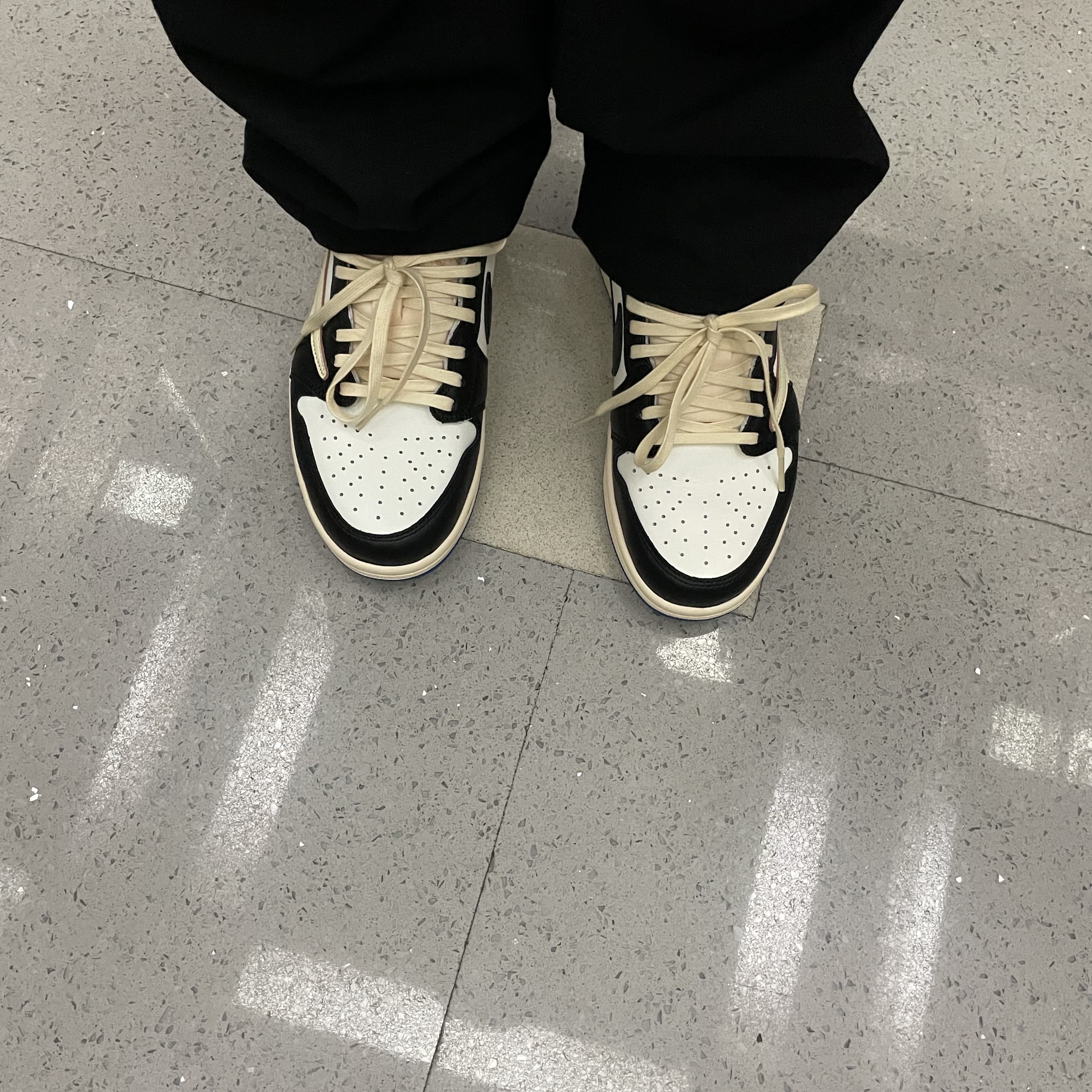 Jordan 1 x Travis Scott x Fragment Retro Low OG SP Military Blue 착용 스타일 - 4
