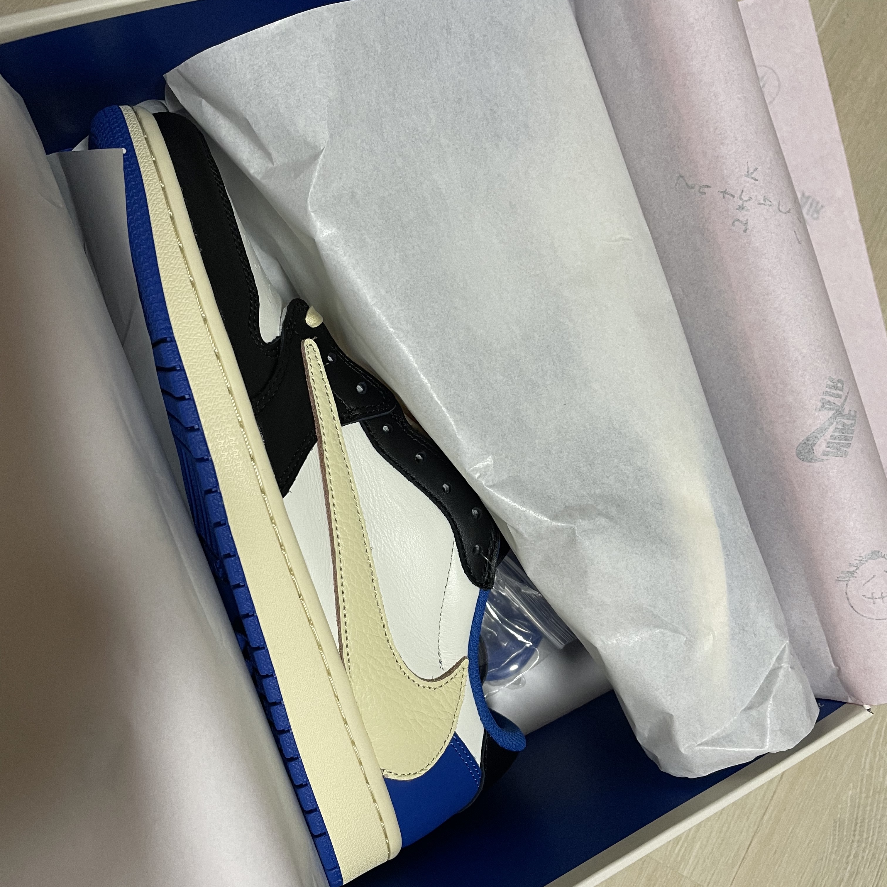 Jordan 1 x Travis Scott x Fragment Retro Low OG SP Military Blue 착용 스타일 - 1