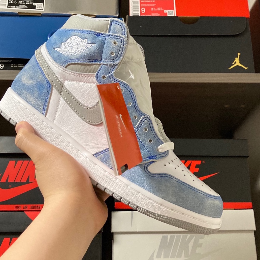 Jordan 1 Retro High OG Hyper Royal 착용 스타일