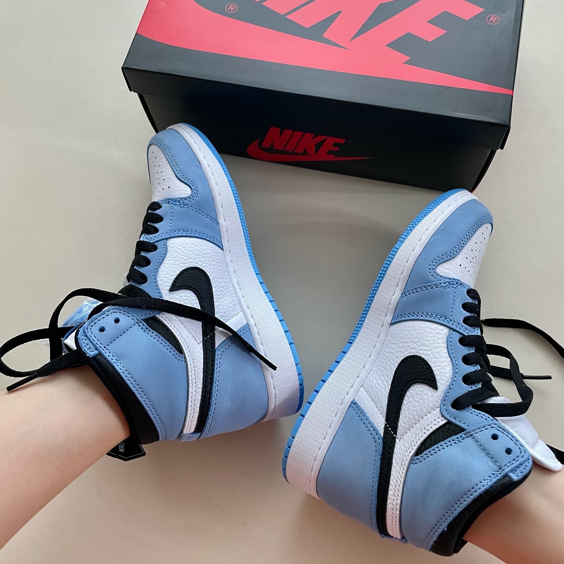 Jordan 1 Retro High OG University Blue, (GS) Jordan 1 Retro High OG University Blue 착용 스타일 - 1