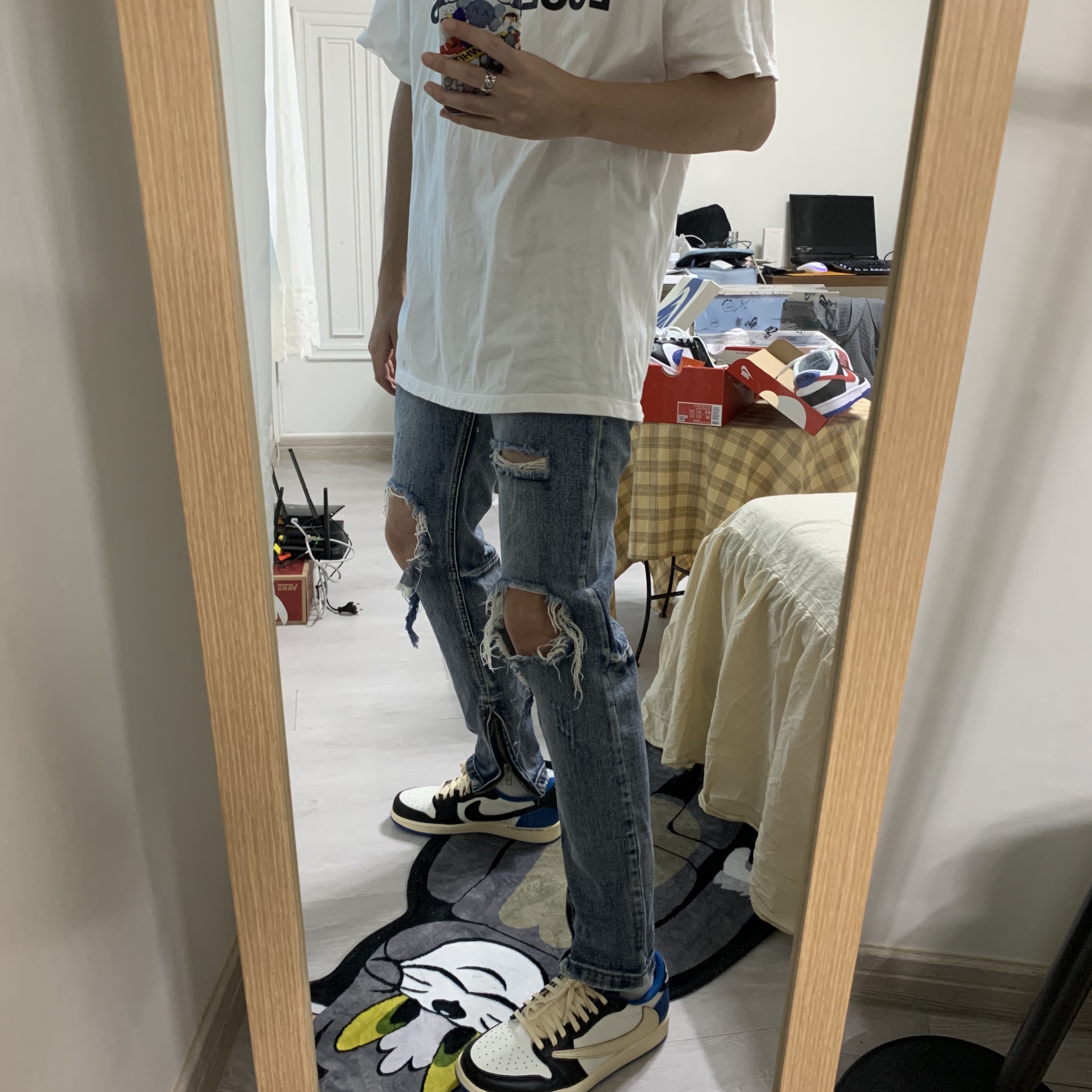 Jordan 1 x Travis Scott x Fragment Retro Low OG SP Military Blue, Essentials 3D Silicon Applique Boxy T-Shirt White - 20SS 착용 스타일 - 1