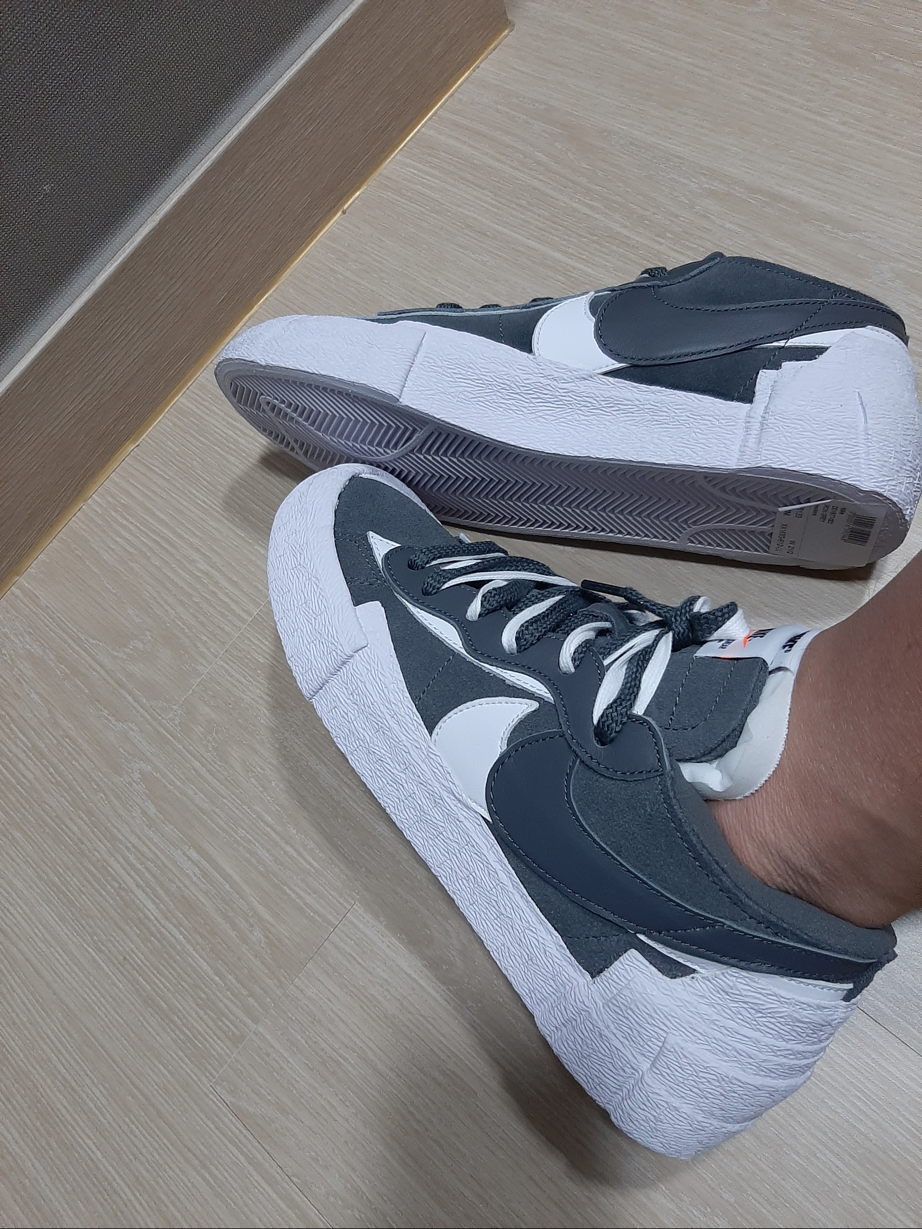 Nike x Sacai Blazer Low Iron Grey 착용 스타일 - 2