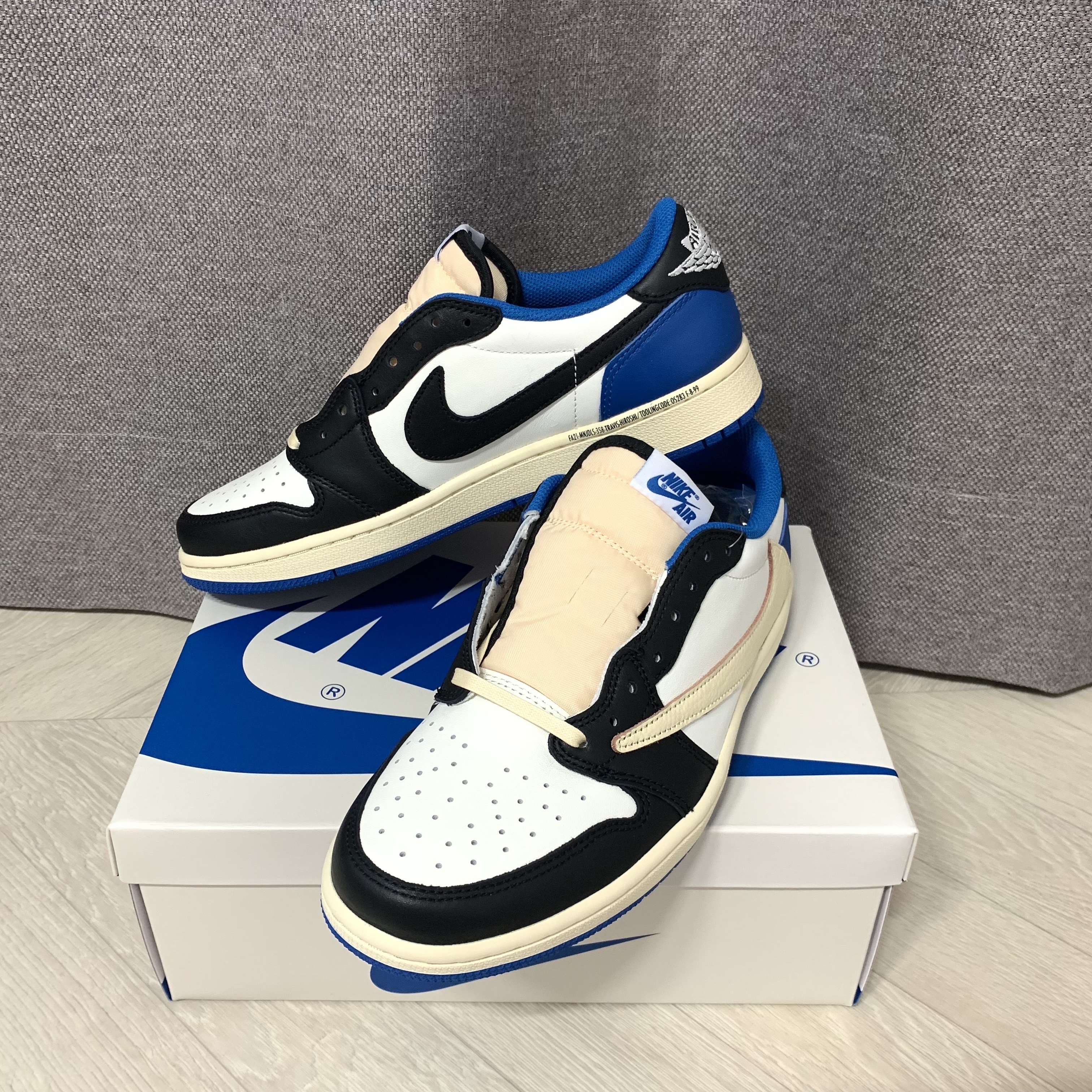 Jordan 1 x Travis Scott x Fragment Retro Low OG SP Military Blue, Nike x Fragment Dunk High Black 착용 스타일 - 1