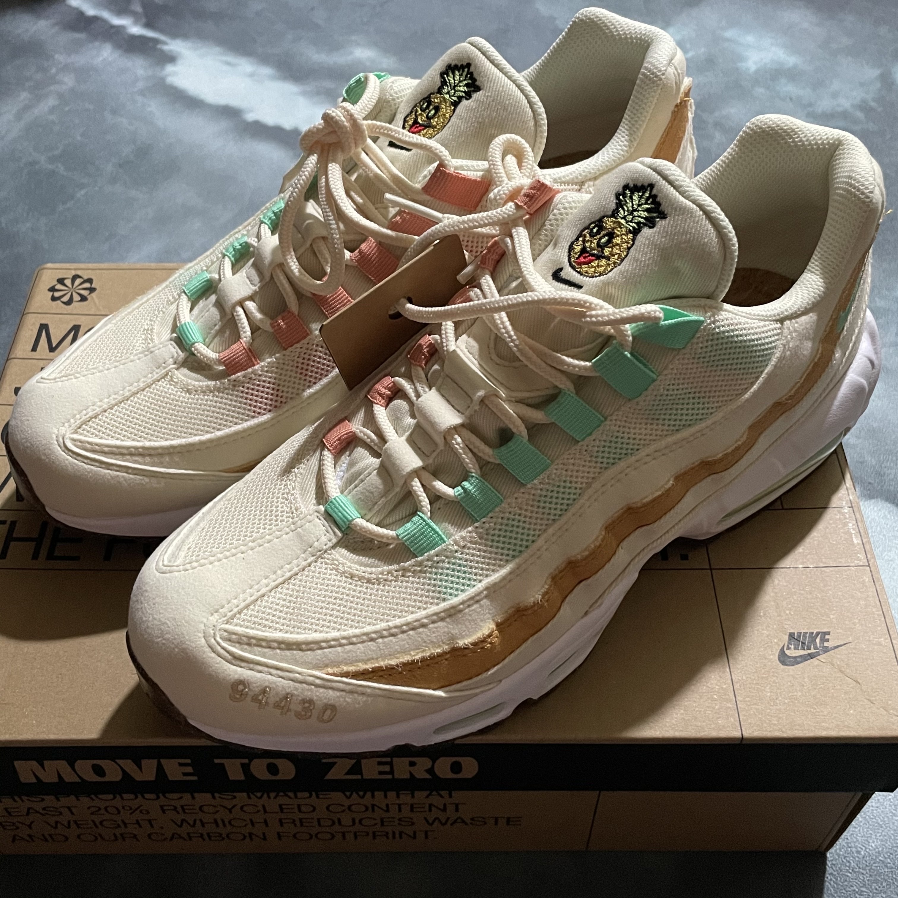 Nike Air Max 95 NRG Pineapple 착용 스타일 - 2