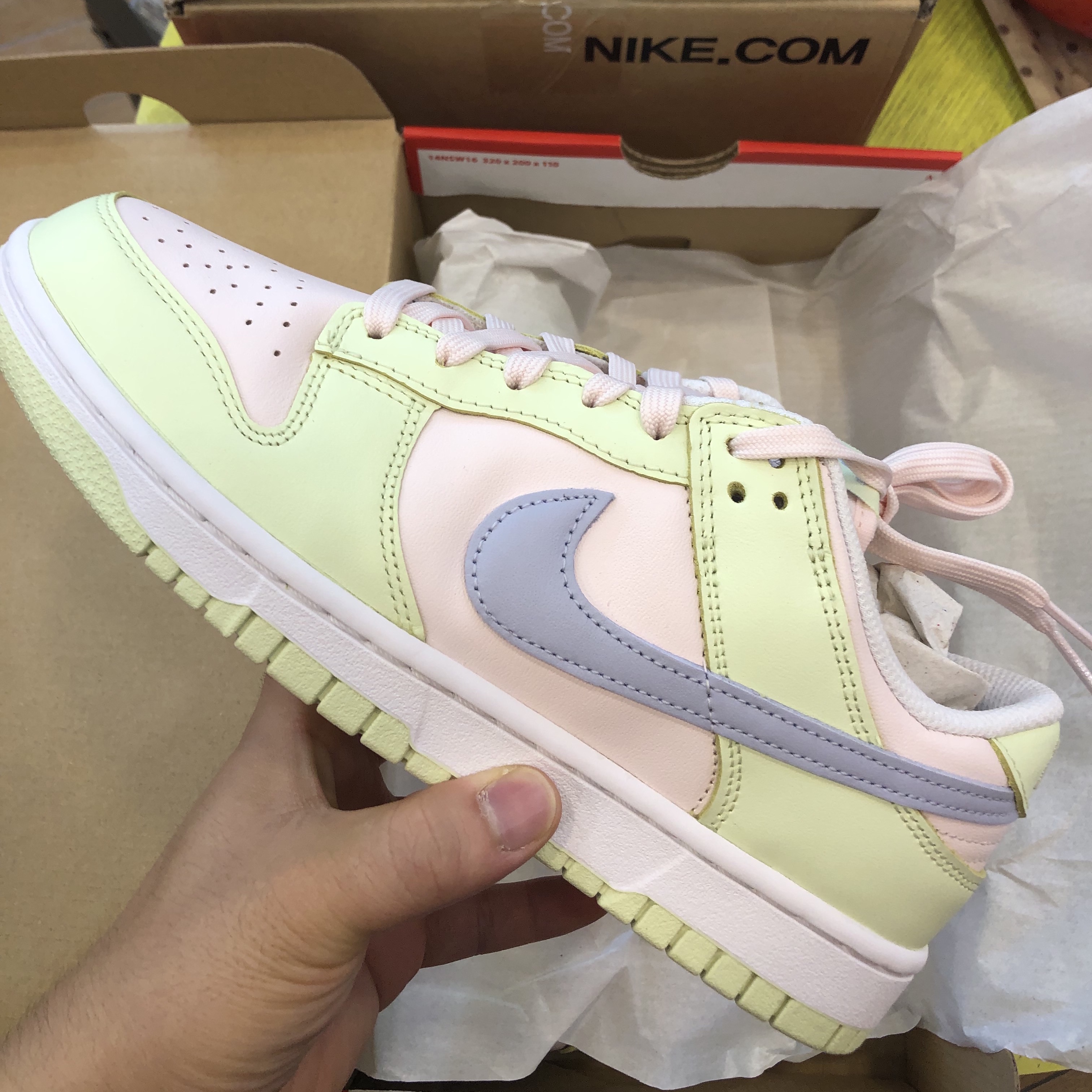 (W) Nike Dunk Low Light Soft Pink 착용 스타일 - 1