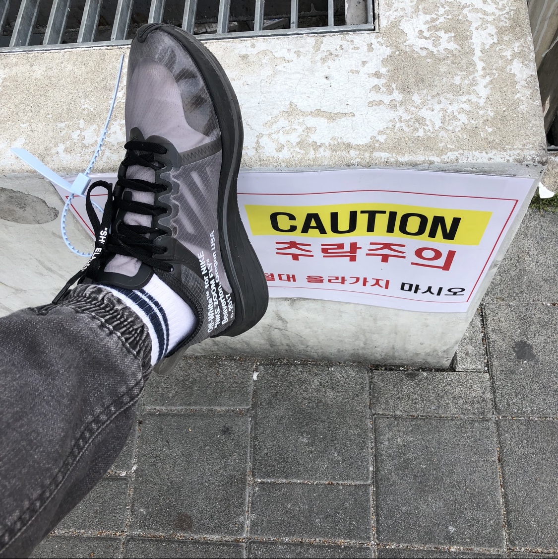 Nike x Off-White Zoom Fly SP Black 착용 스타일 - 4