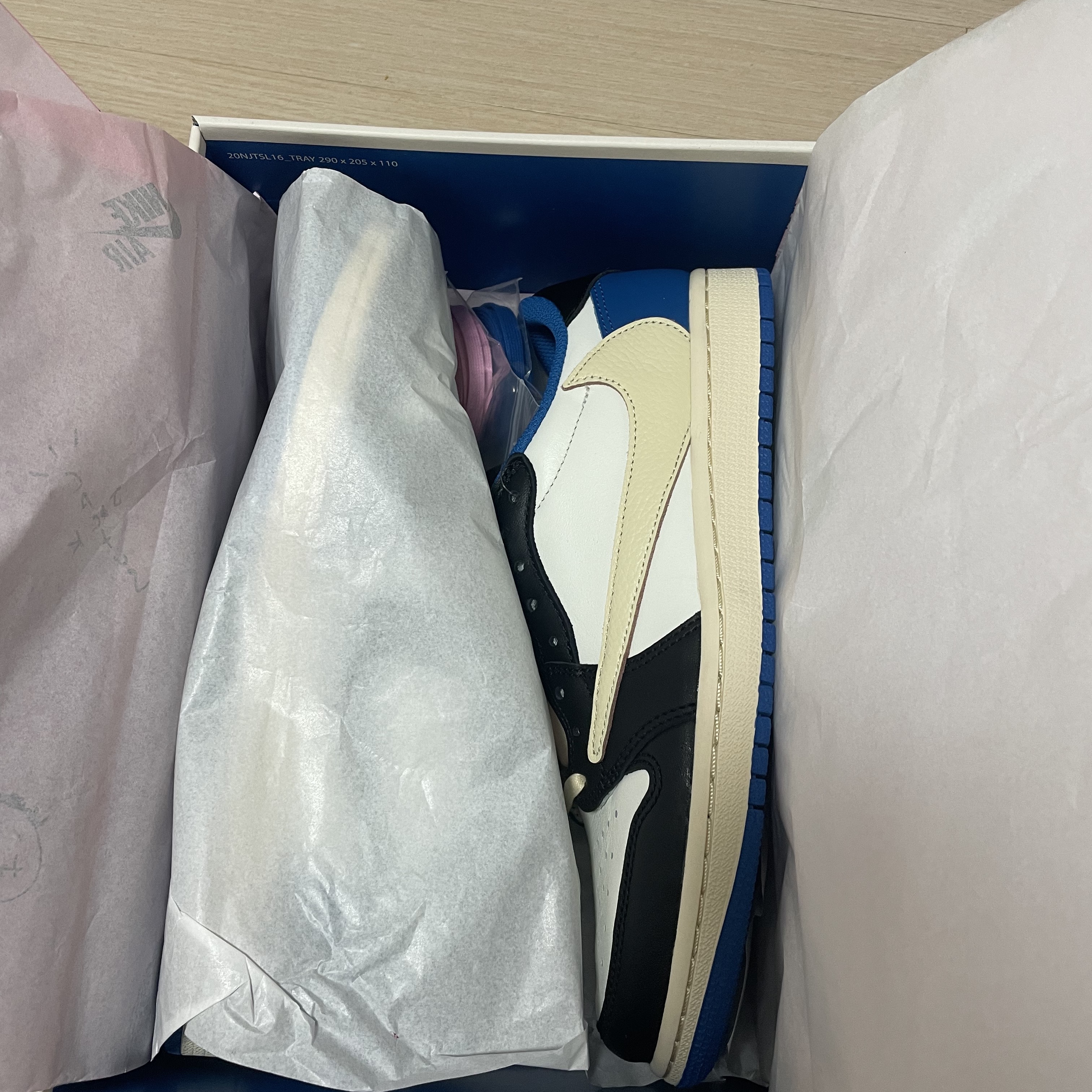 Jordan 1 x Travis Scott x Fragment Retro Low OG SP Military Blue 착용 스타일