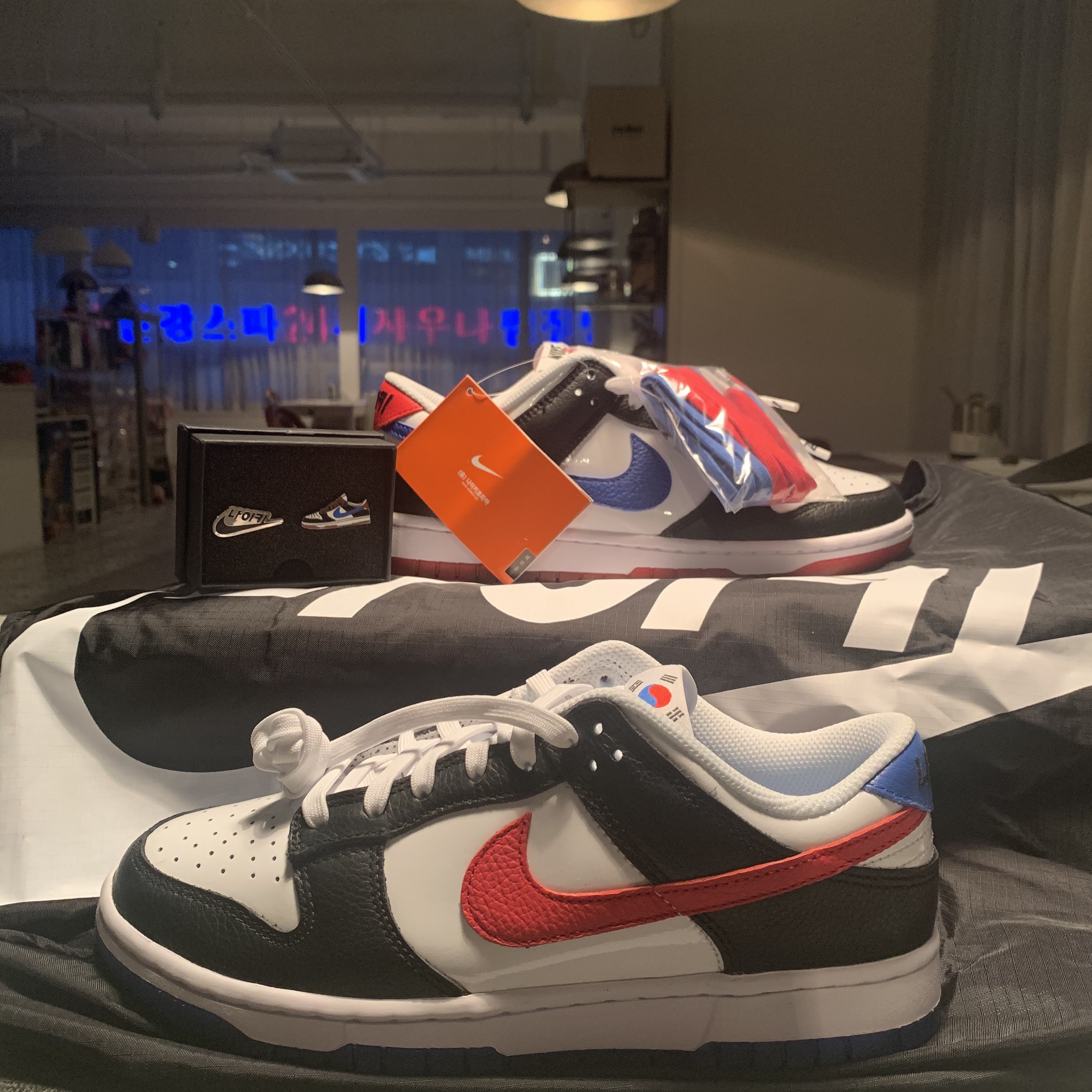 Nike Dunk Low SE Seoul, Nike Dunk Low SE Seoul (With Special Gift) 착용 스타일 - 1