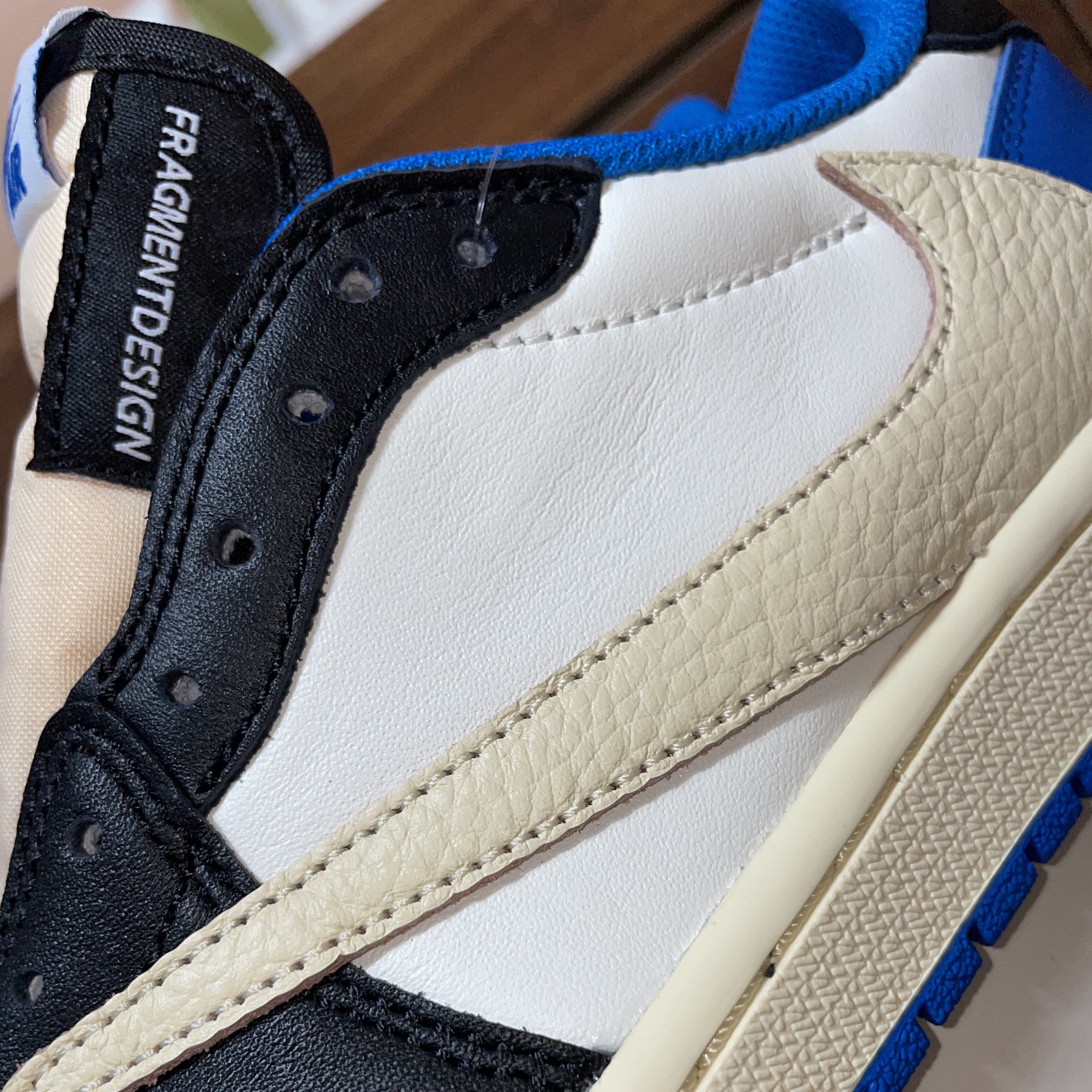Jordan 1 x Travis Scott x Fragment Retro Low OG SP Military Blue 착용 스타일 - 4