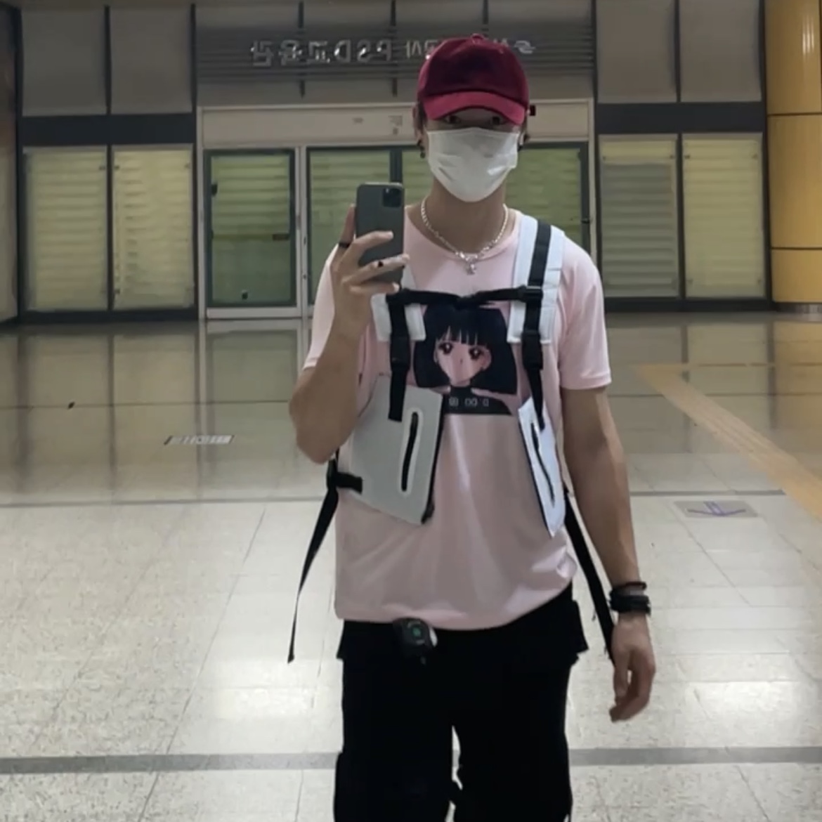 Nike x Martine Rose Air Monarch IV Black 착용 스타일 - 3