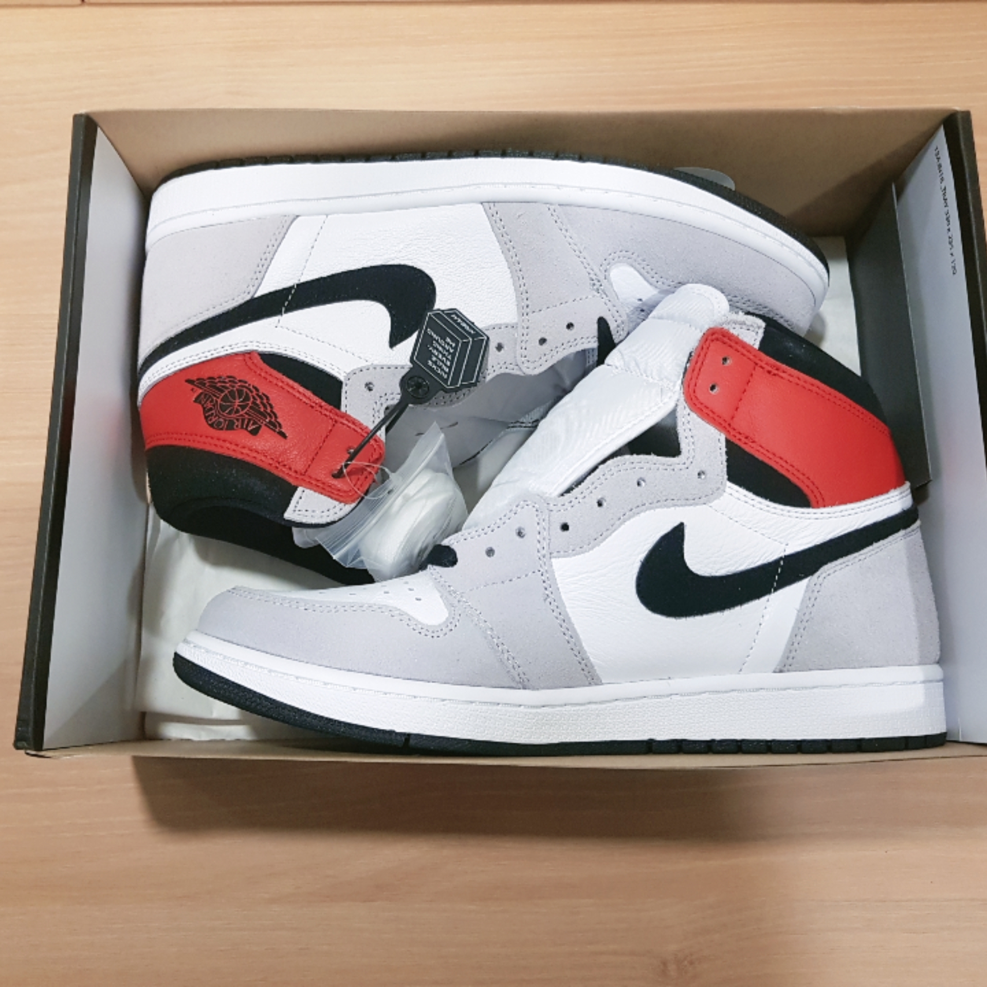 Jordan 1 Retro High OG Light Smoke Grey 착용 스타일