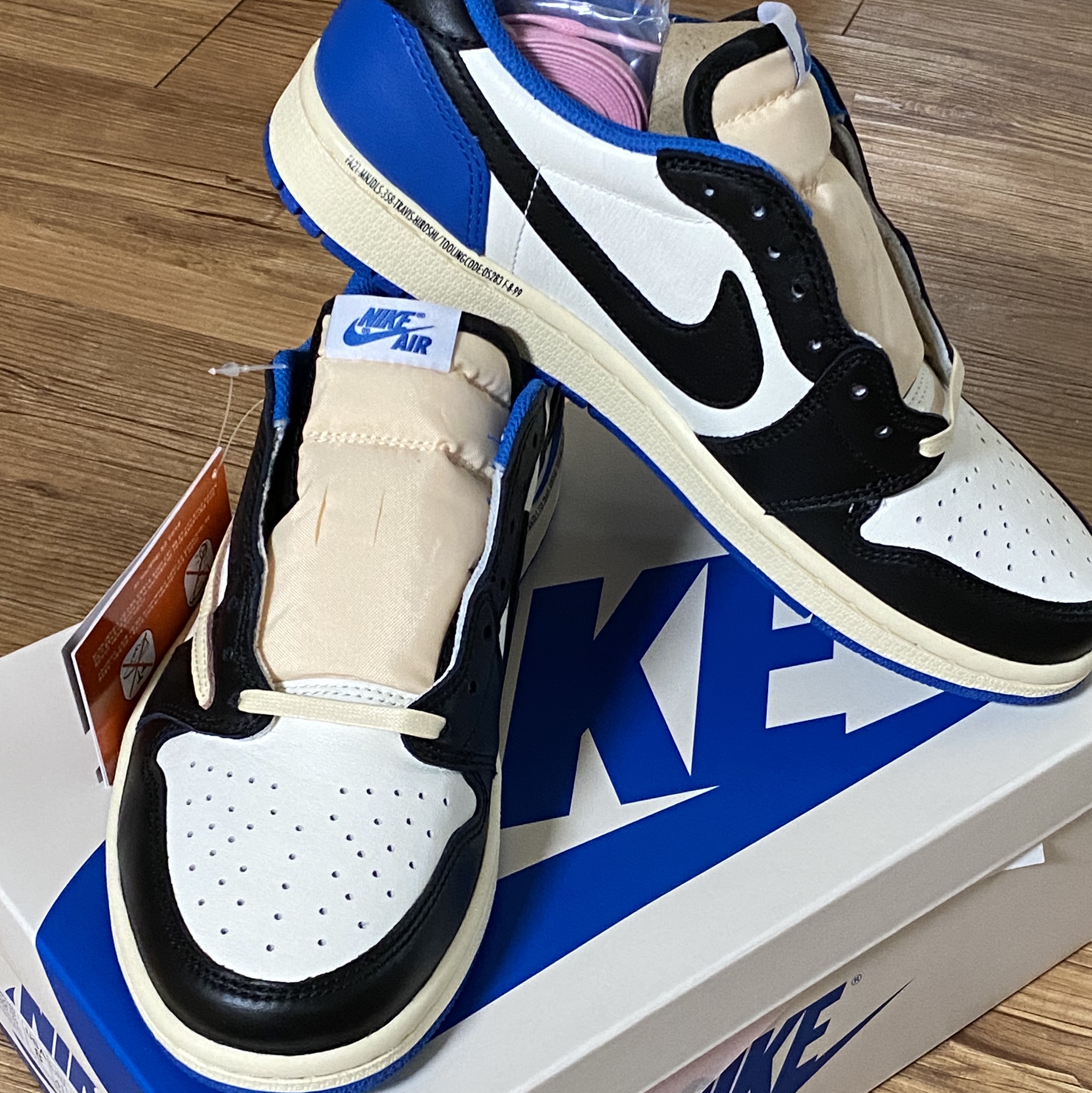 Jordan 1 x Travis Scott x Fragment Retro Low OG SP Military Blue 착용 스타일