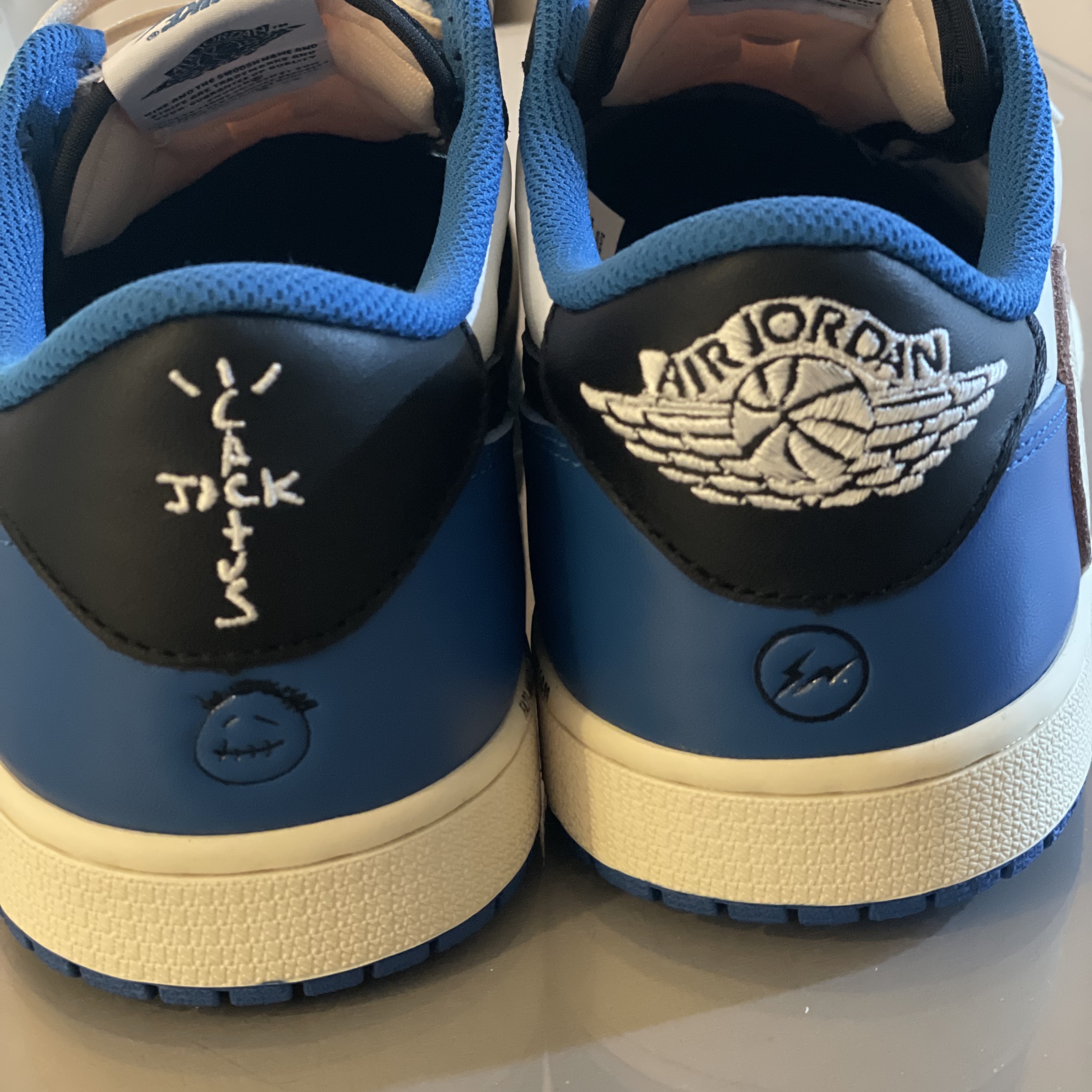 Jordan 1 x Travis Scott x Fragment Retro Low OG SP Military Blue 착용 스타일 - 3