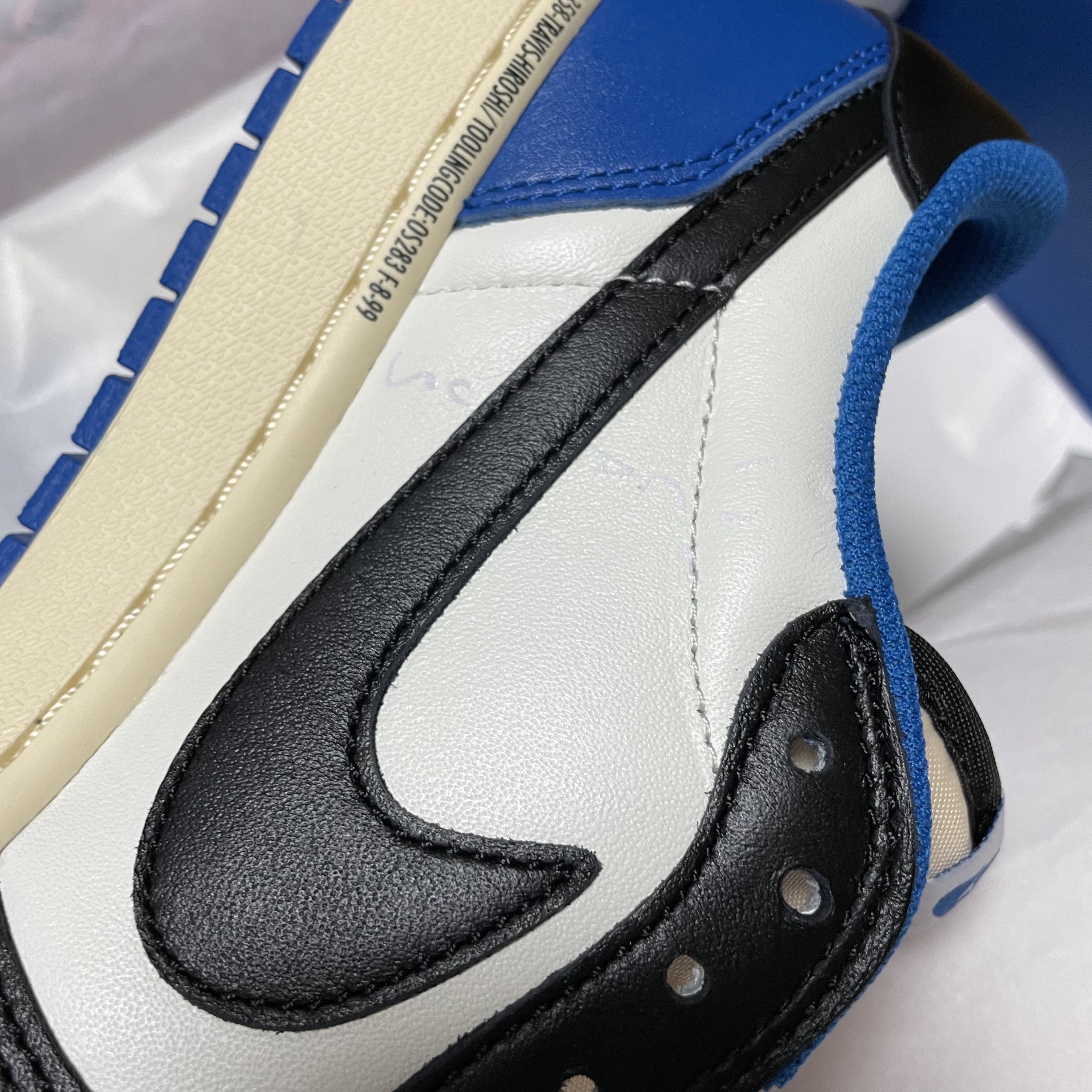 Jordan 1 x Travis Scott x Fragment Retro Low OG SP Military Blue 착용 스타일 - 2