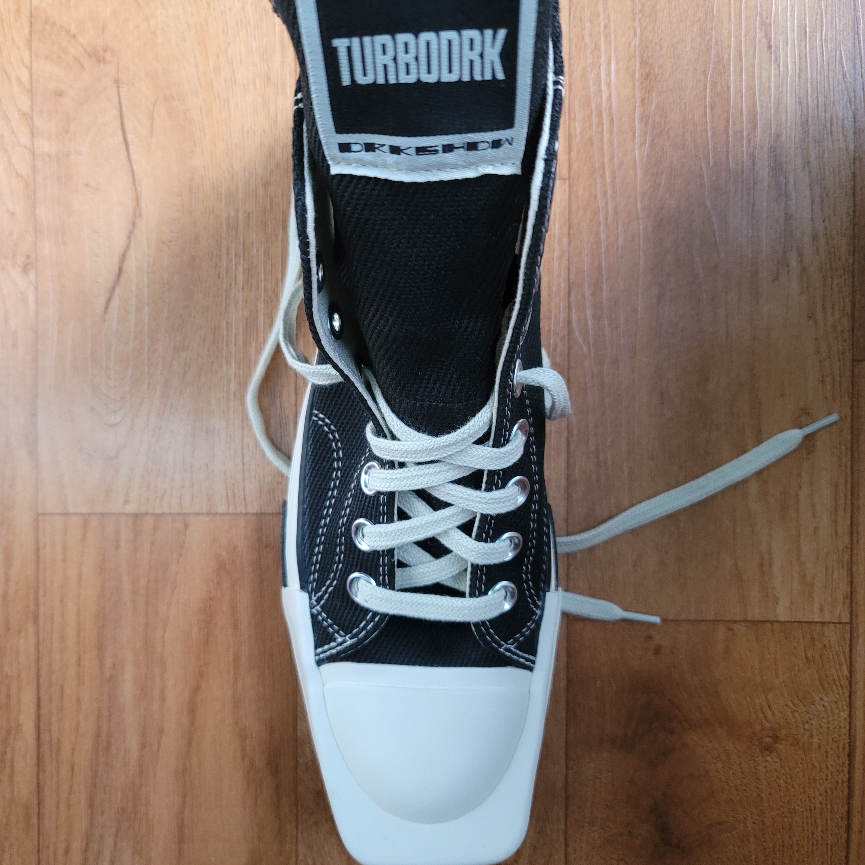 Converse x Drkshdw Turbodrk Chuck 70 Hi Black, Converse x Drkshdw Turbodrk Chuck 70 Ox Lilly White 착용 스타일 - 2
