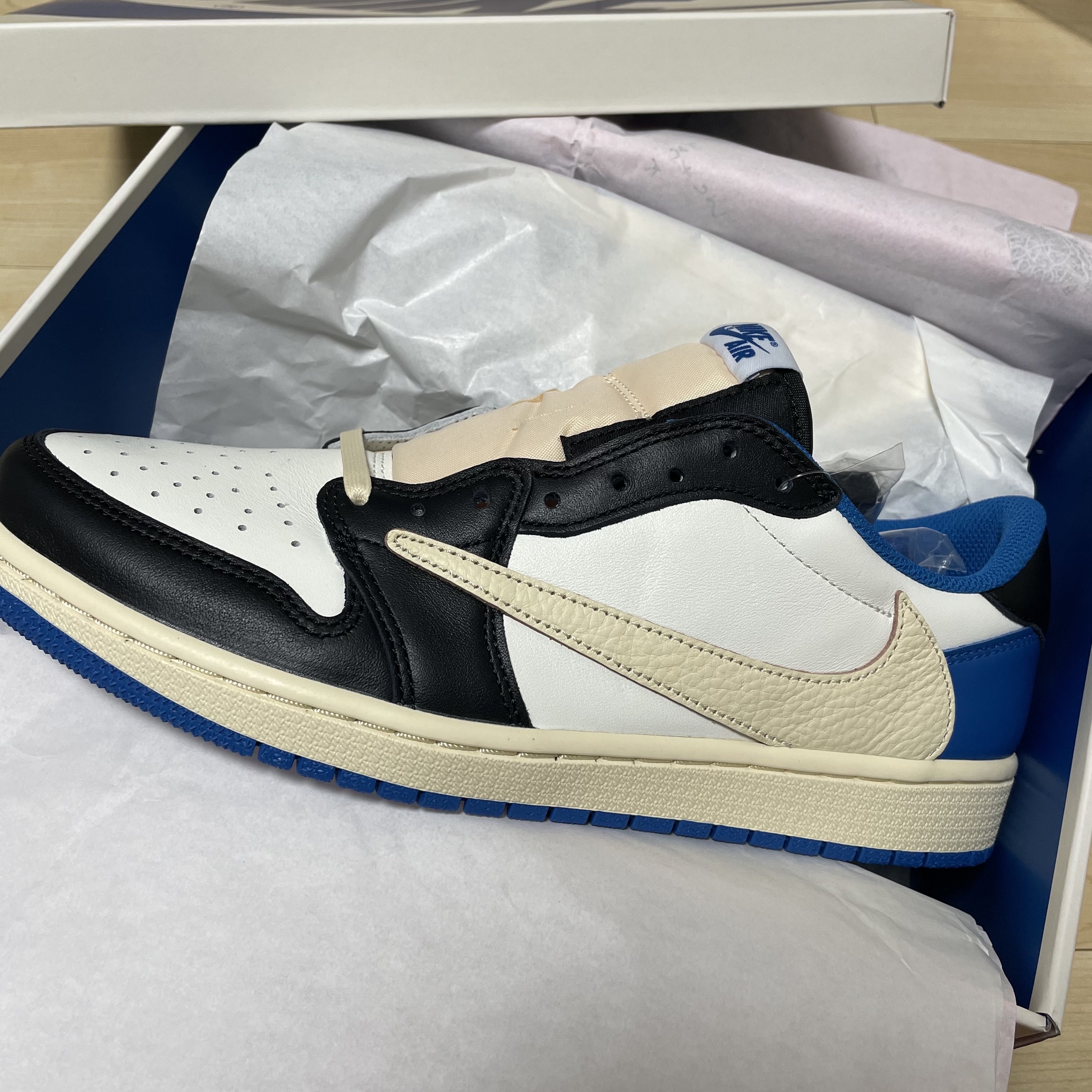 Jordan 1 x Travis Scott x Fragment Retro Low OG SP Military Blue 착용 스타일