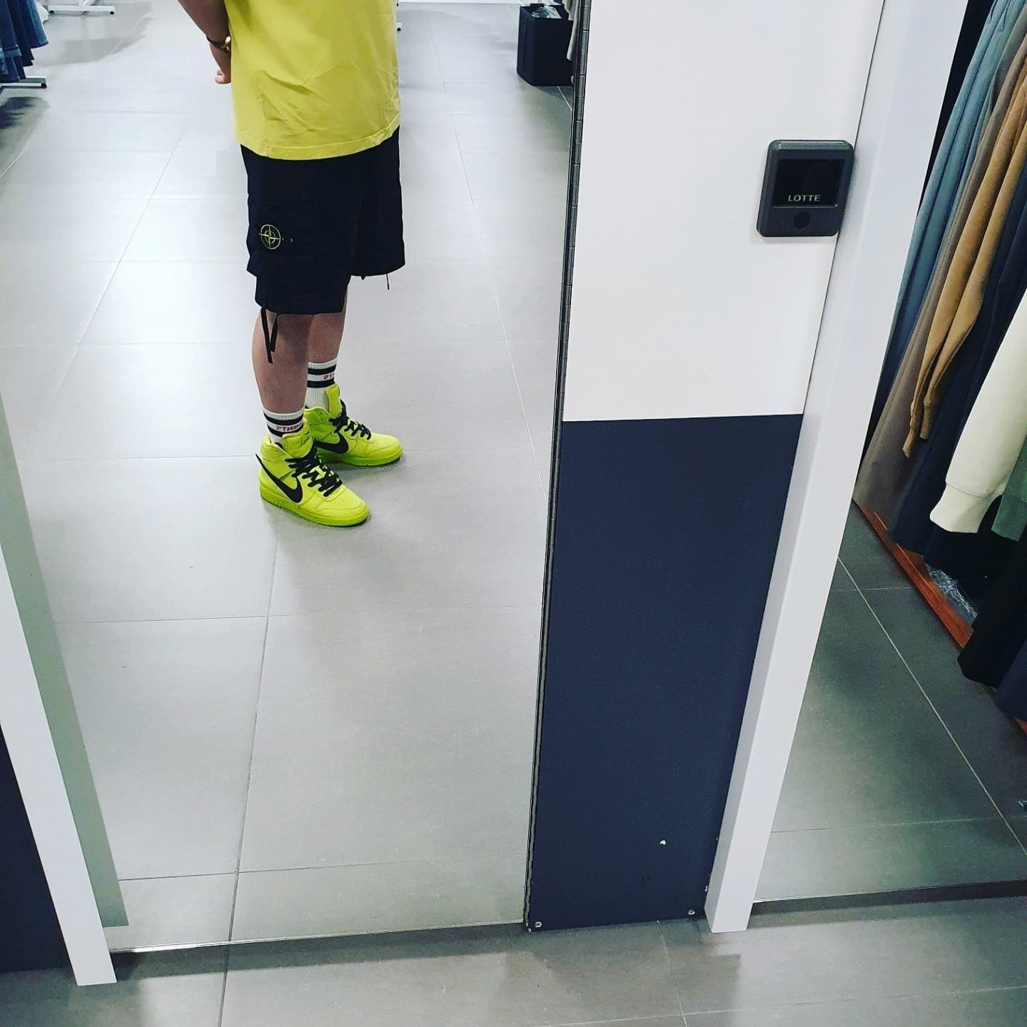 Nike x Ambush Dunk High Flash Lime 착용 스타일 - 1