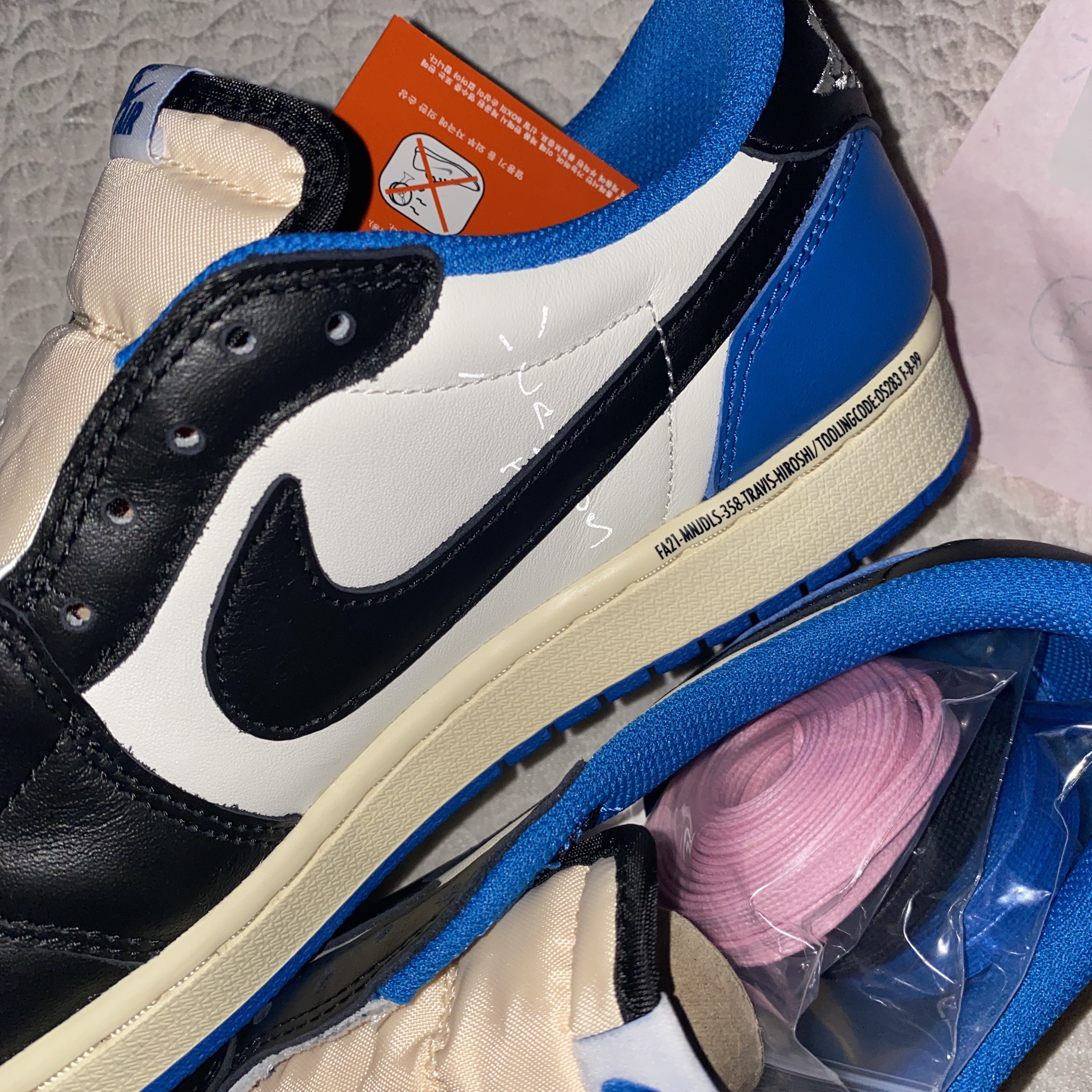 Jordan 1 x Travis Scott x Fragment Retro Low OG SP Military Blue 착용 스타일