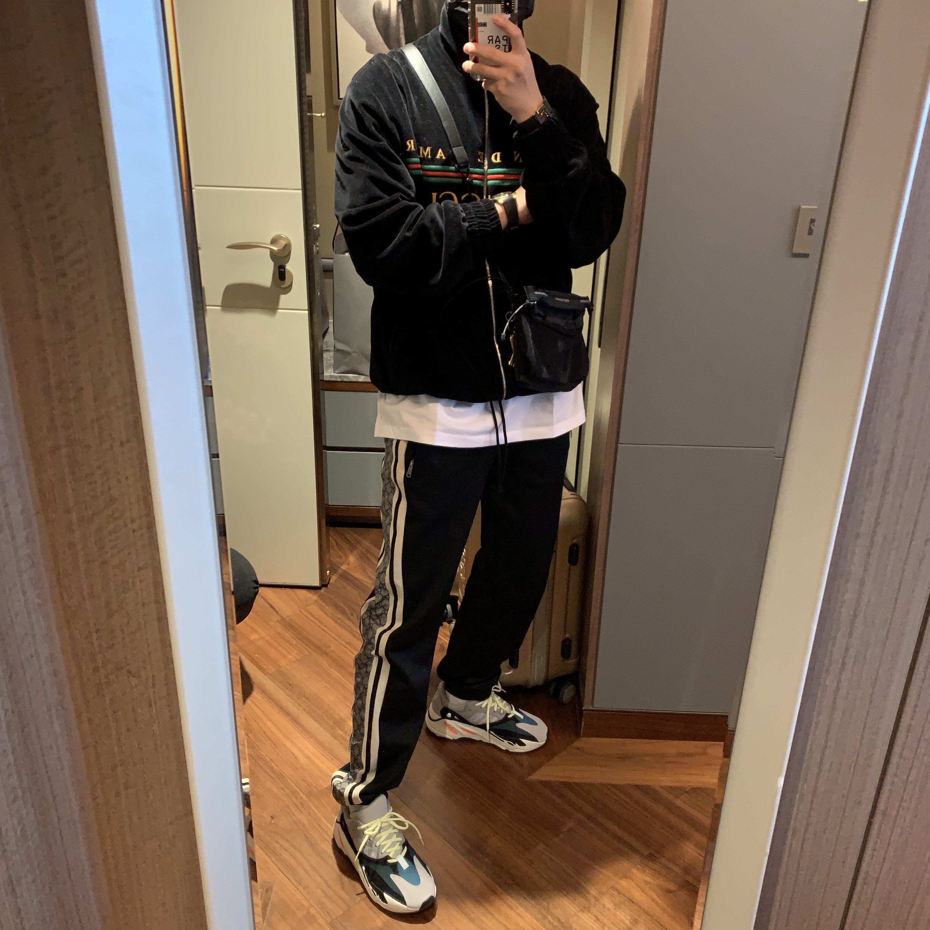 Adidas Yeezy Boost 700 Wave Runner Solid Grey 2017/2019 착용 스타일