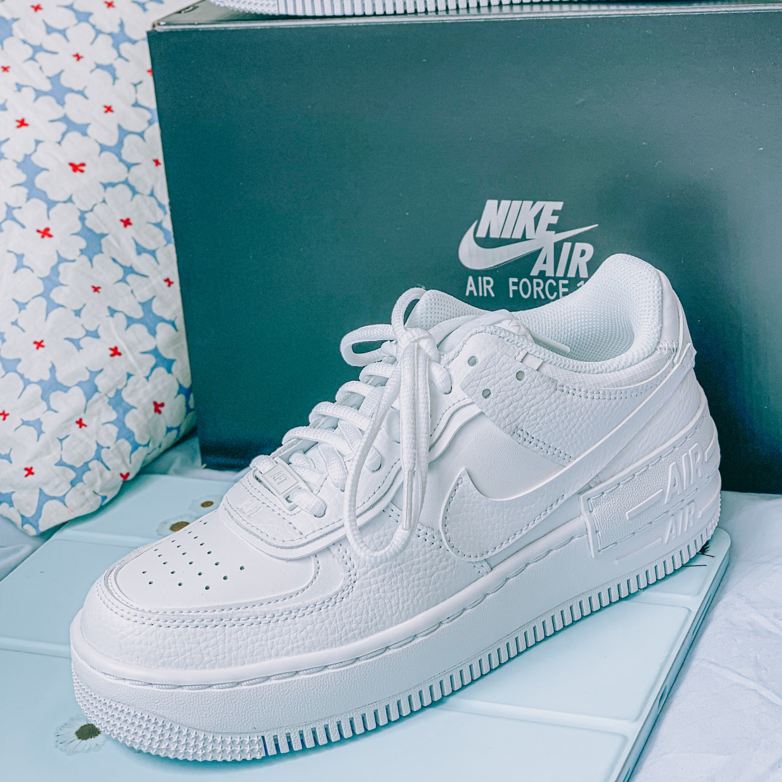 (W) Nike Air Force 1 Shadow Triple White 착용 스타일 - 3
