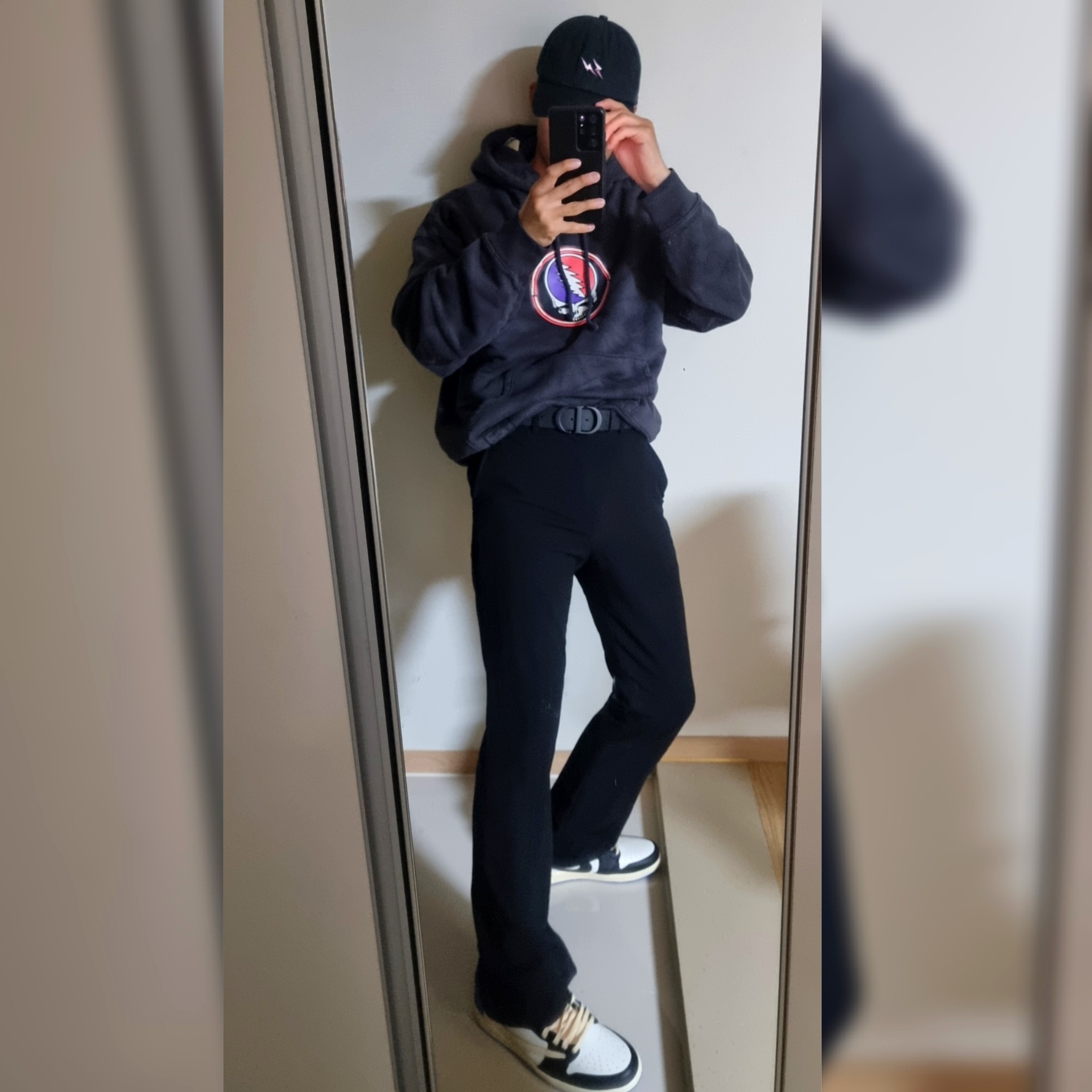 Jordan 1 x Travis Scott x Fragment Retro Low OG SP Military Blue, (W) Dior 30 Montaigne 35mm Belt Black Smooth Calfskin 착용 스타일 - 1