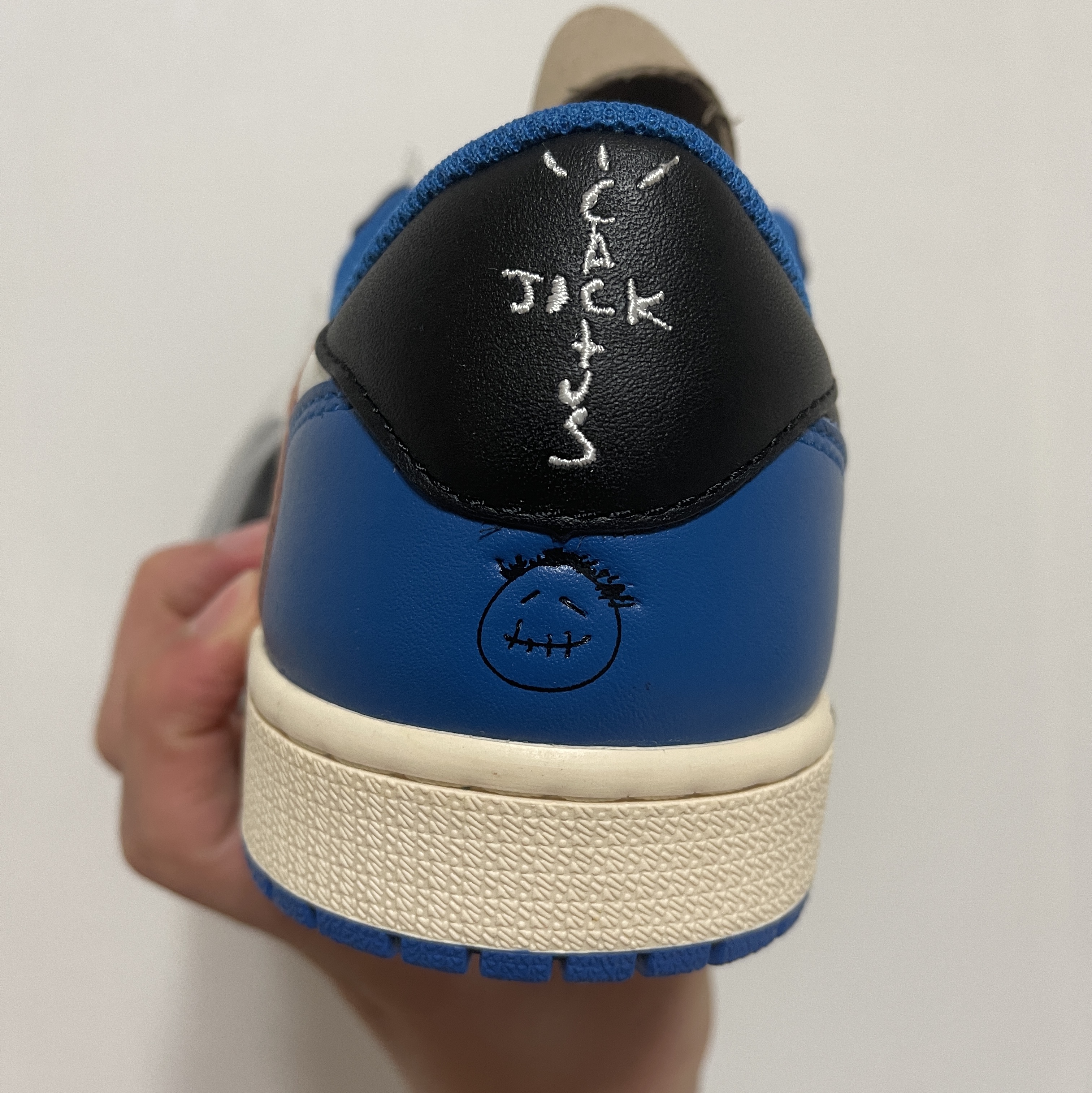 Jordan 1 x Travis Scott x Fragment Retro Low OG SP Military Blue 착용 스타일 - 4