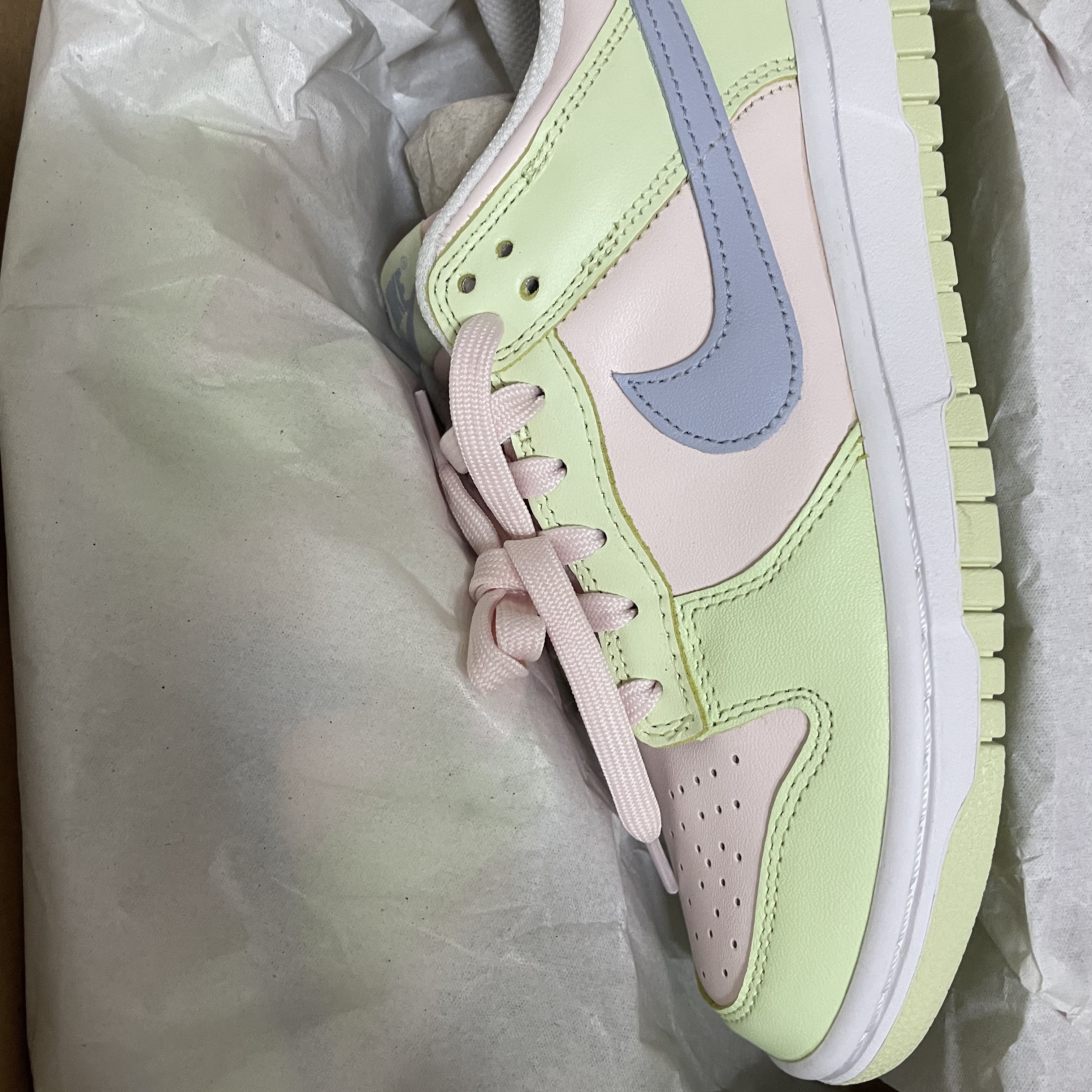 (W) Nike Dunk Low Light Soft Pink 착용 스타일 - 2
