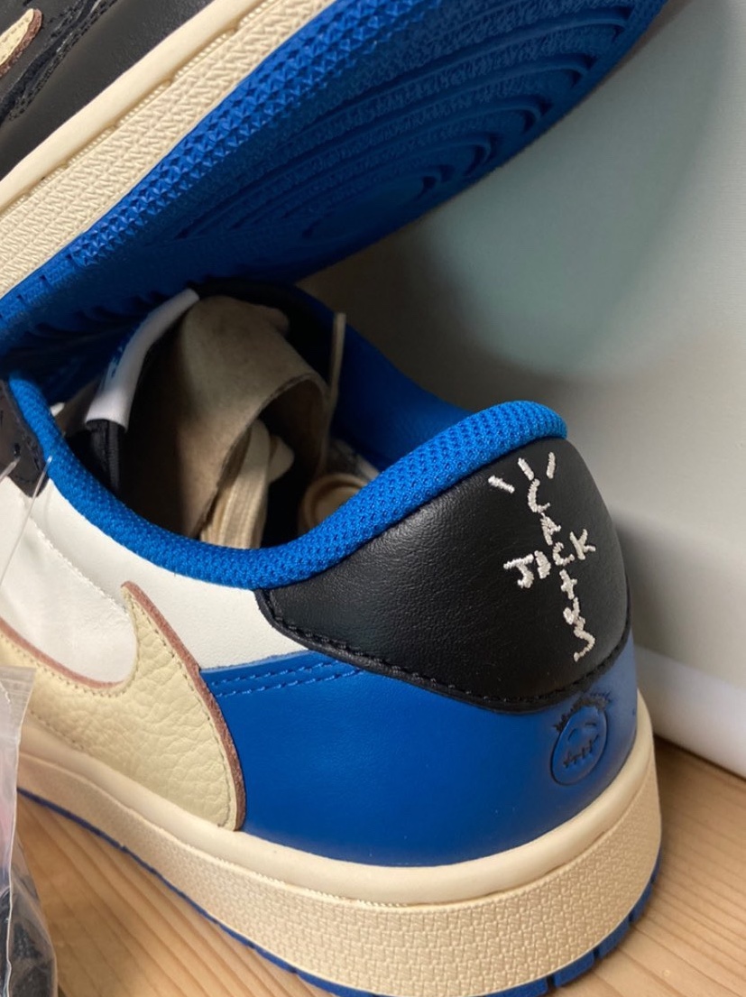 Jordan 1 x Travis Scott x Fragment Retro Low OG SP Military Blue 착용 스타일 - 5