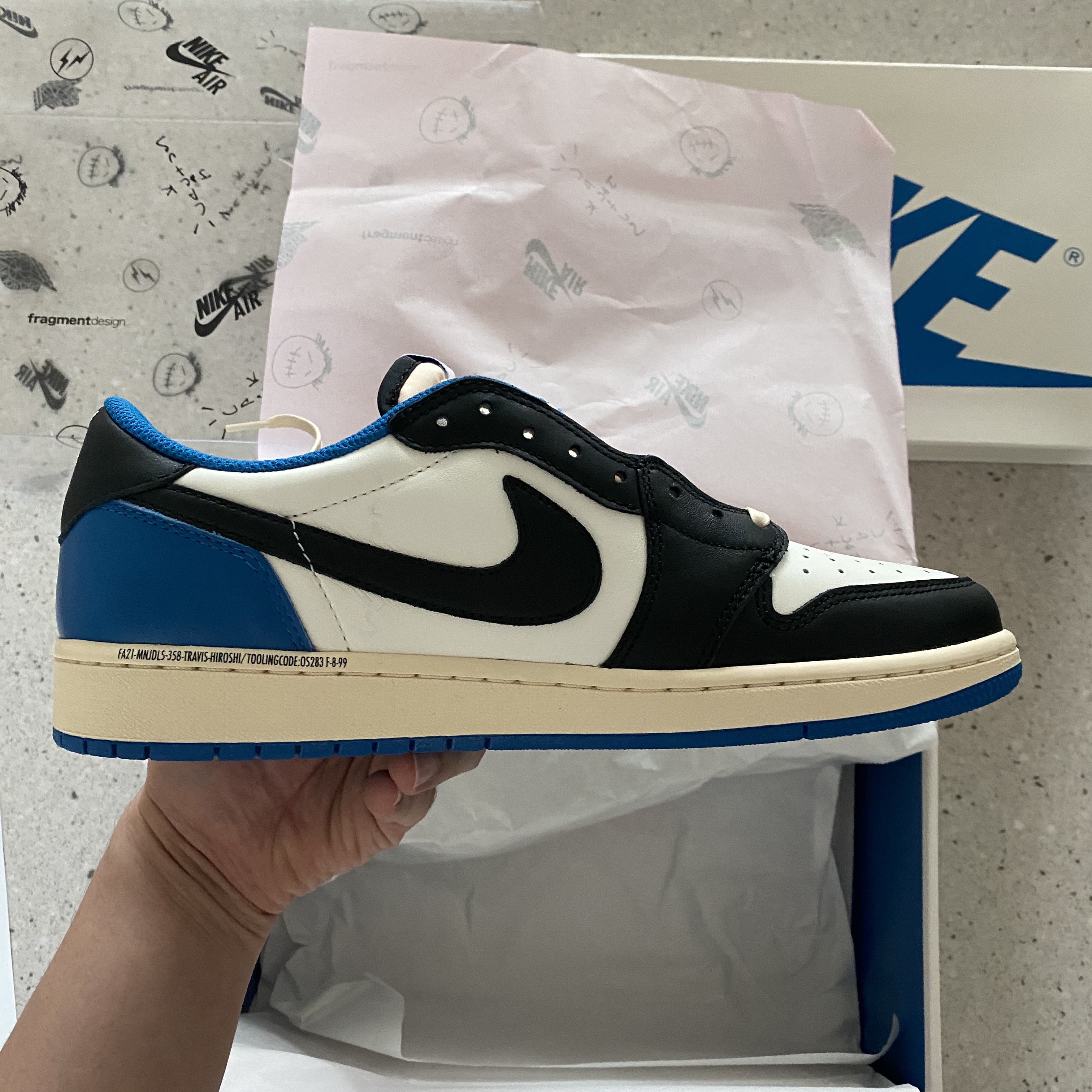 Jordan 1 x Travis Scott x Fragment Retro Low OG SP Military Blue 착용 스타일 - 2