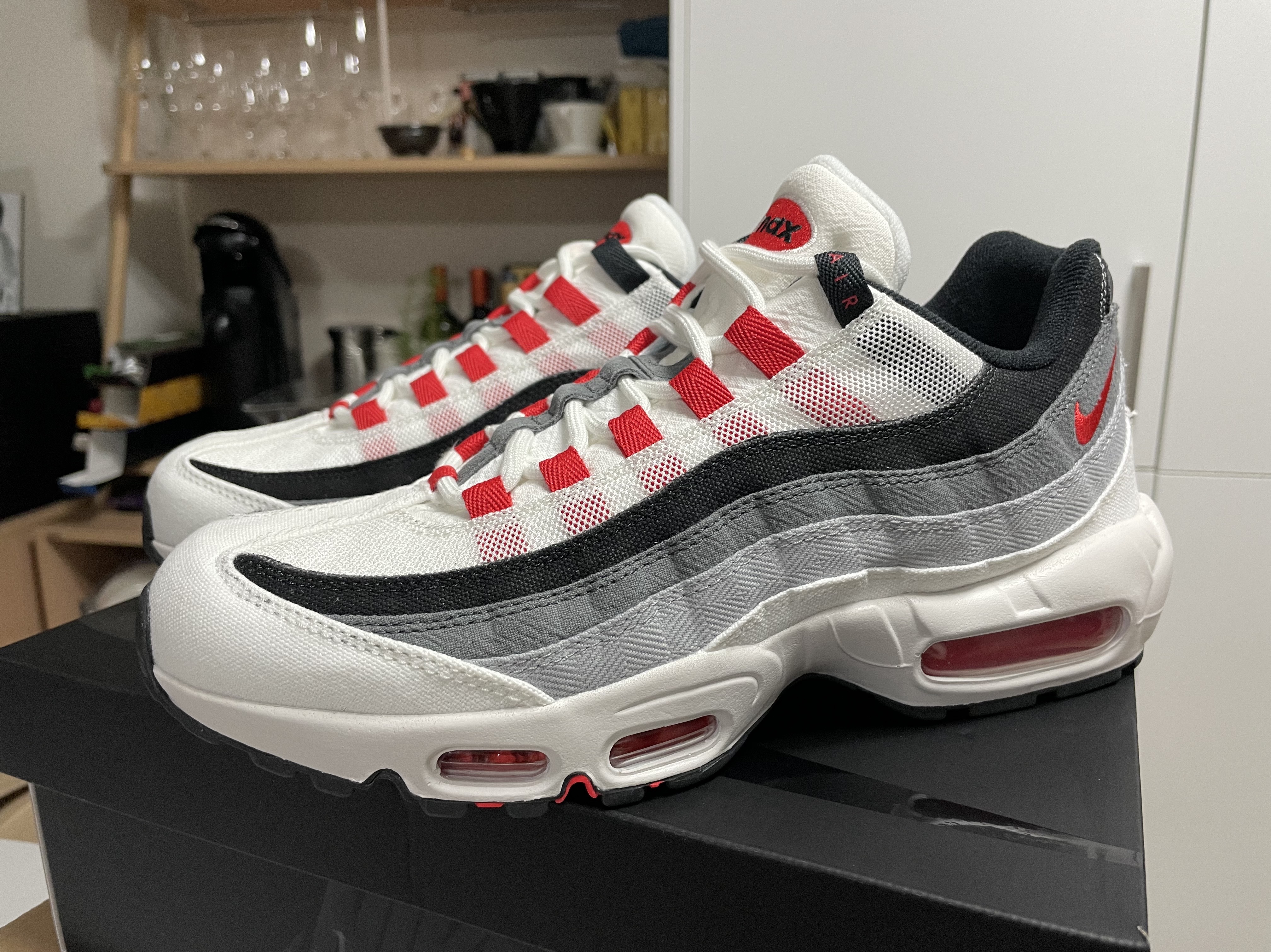Nike Air Max 95 QS Smoke Grey 착용 스타일