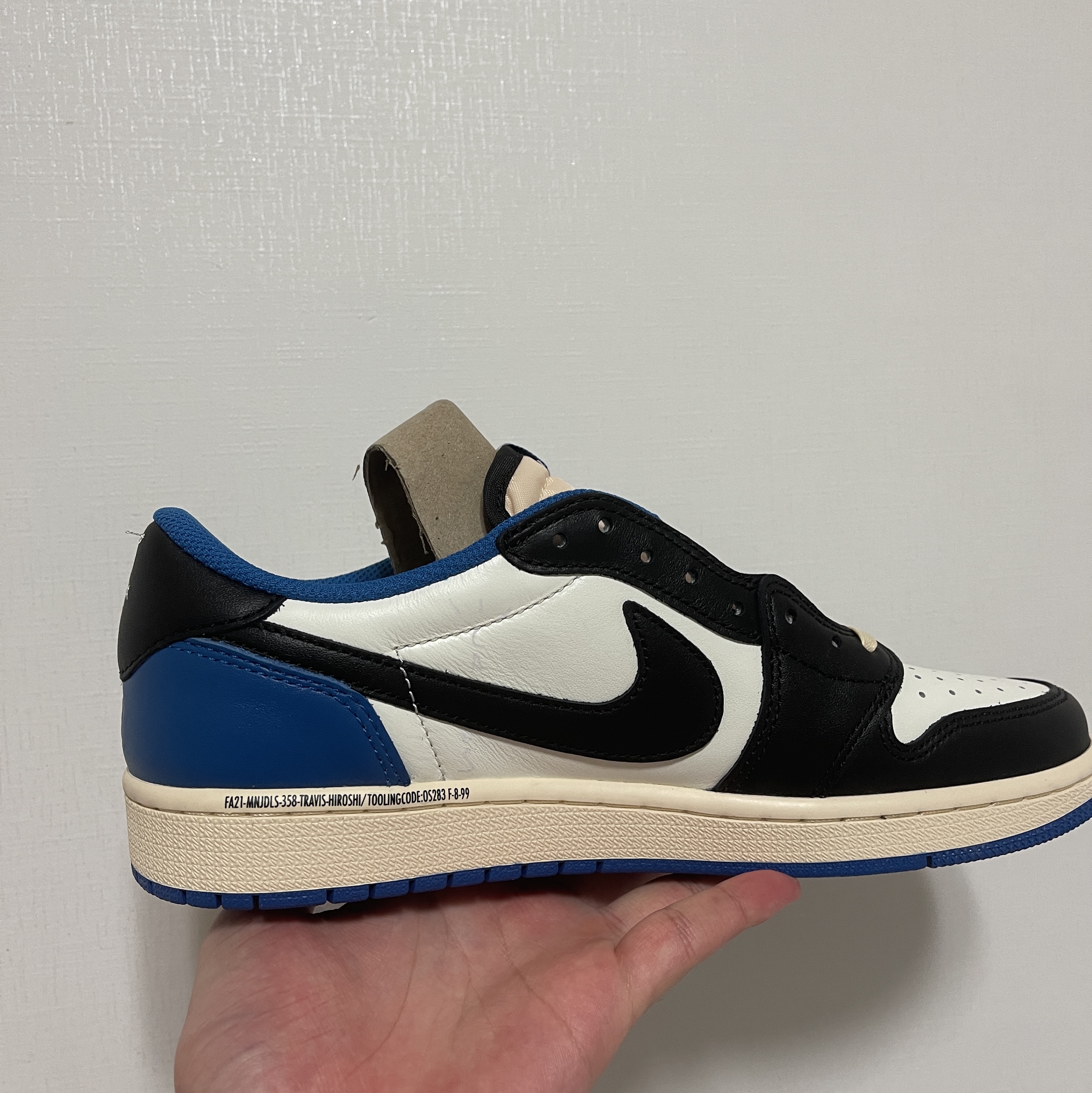 Jordan 1 x Travis Scott x Fragment Retro Low OG SP Military Blue 착용 스타일 - 2