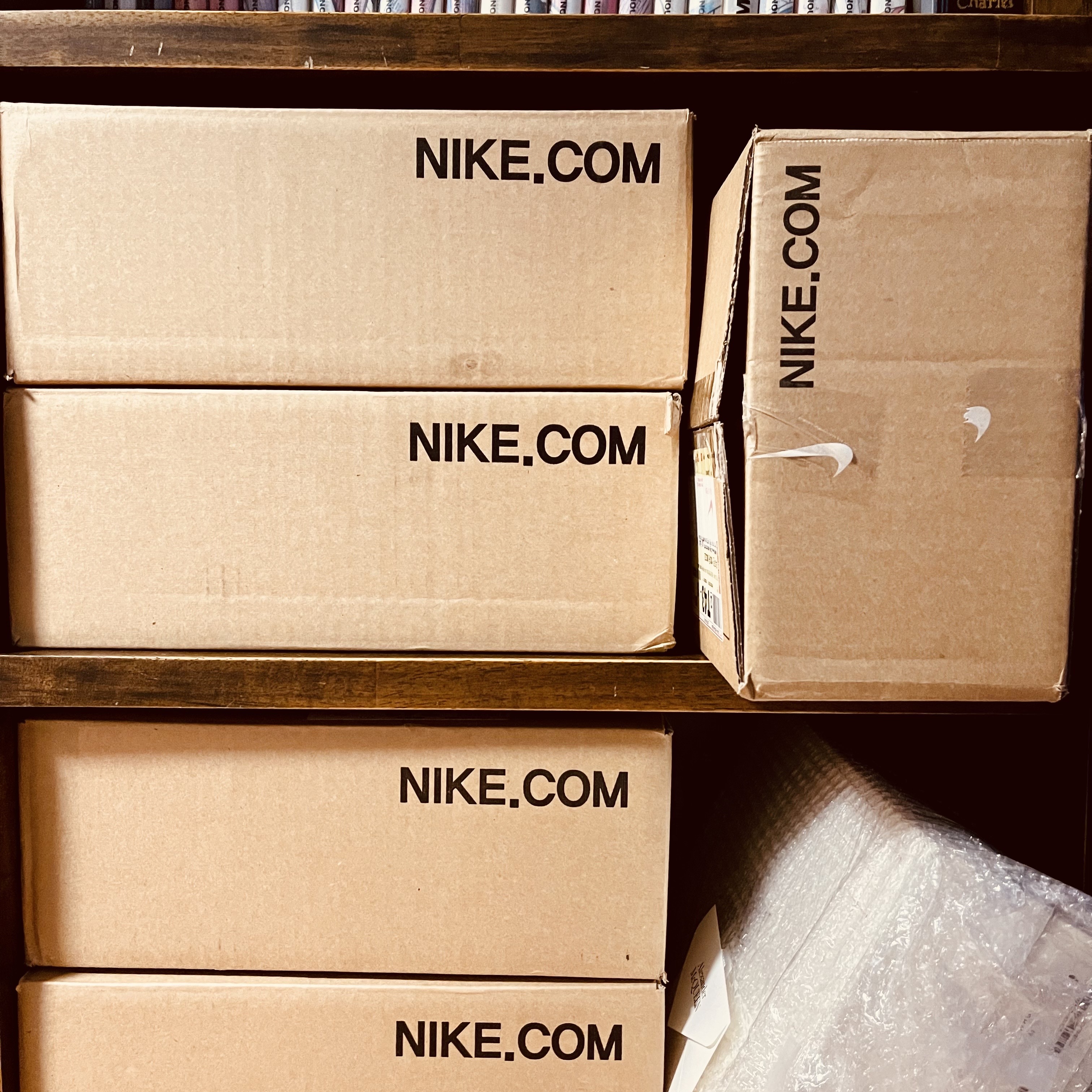 Nike Dunk Low SE Seoul, Jordan 1 x Travis Scott x Fragment Retro Low OG SP Military Blue 착용 스타일 - 1