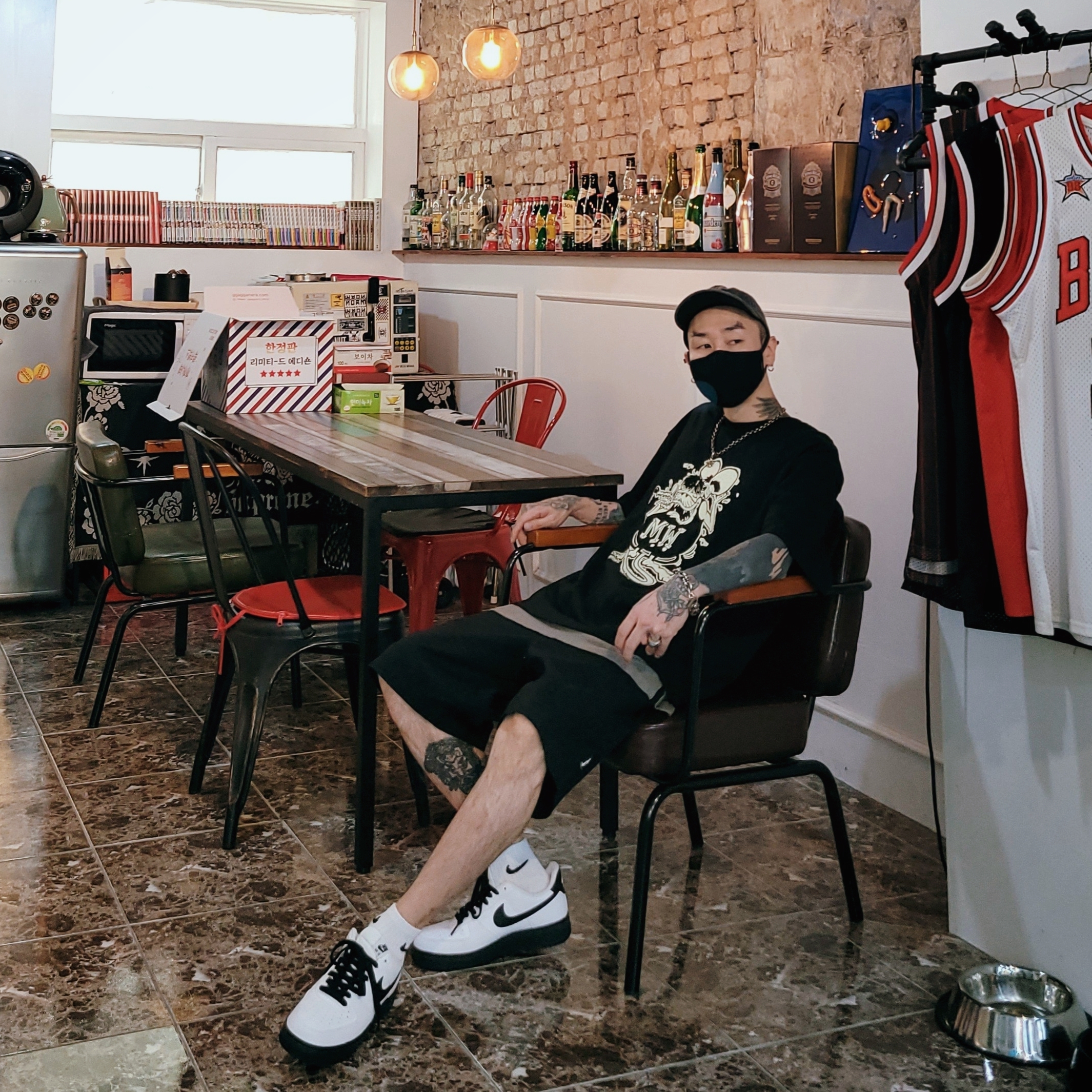 Nike Air Force 1 Low White Black Midsole 착용 스타일 - 1