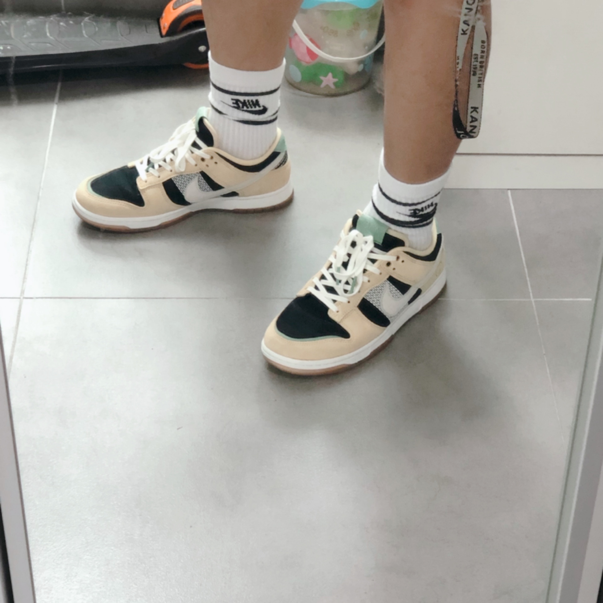 Nike Dunk Low Rooted In Peace, Palace Tri-Sticker Pack T-Shirt White - 21FW 착용 스타일 - 3