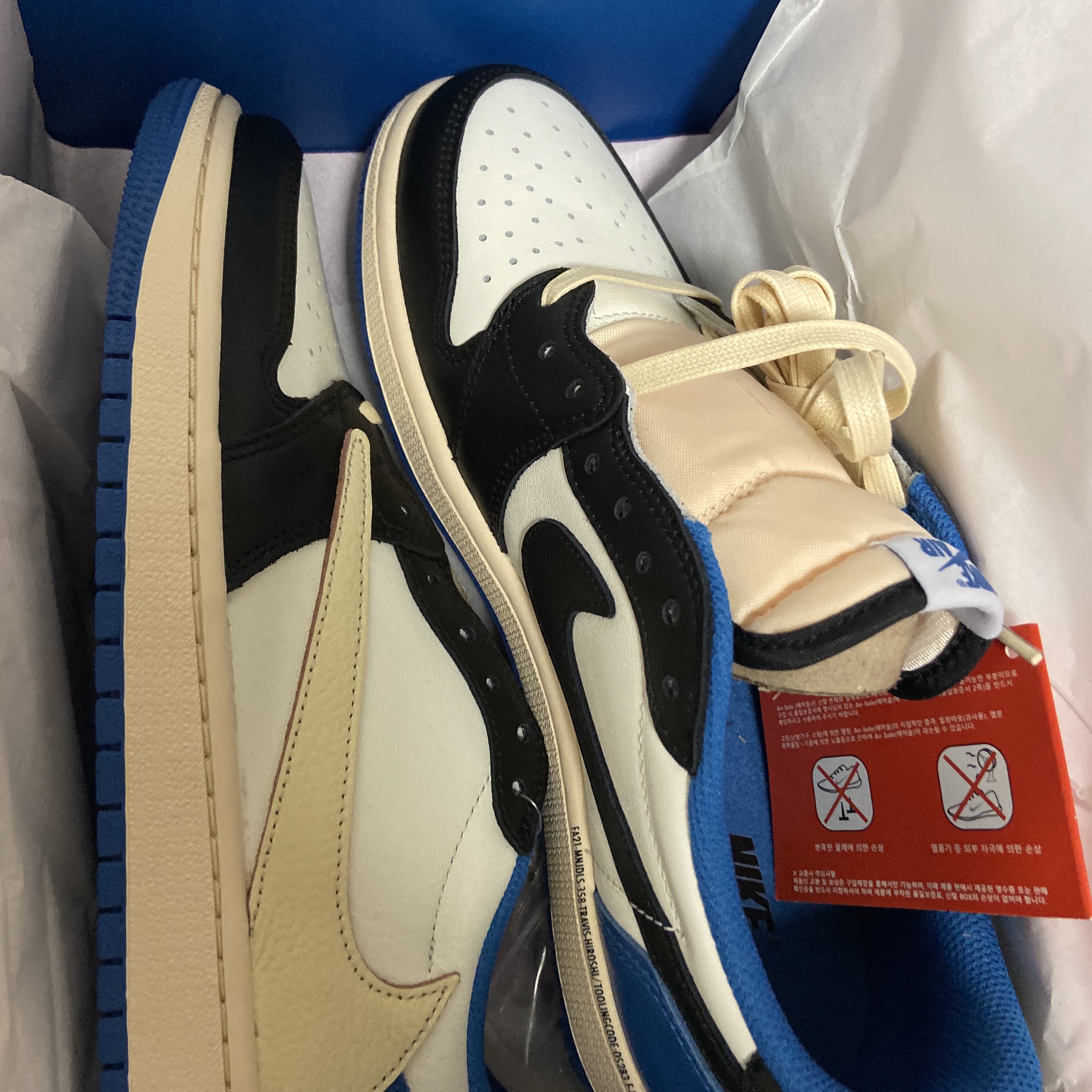Jordan 1 x Travis Scott x Fragment Retro Low OG SP Military Blue 착용 스타일