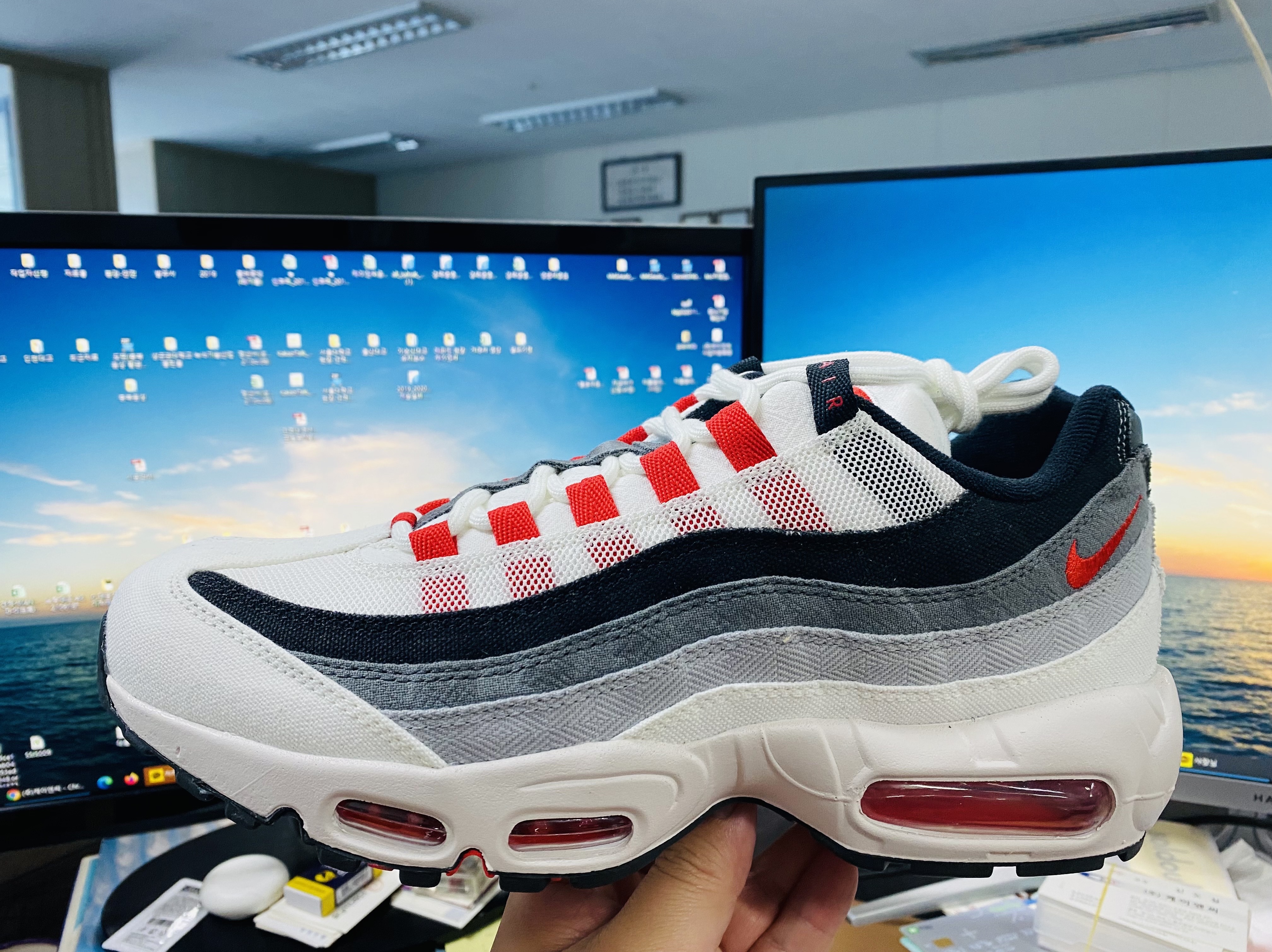 Nike Air Max 95 QS Smoke Grey 착용 스타일
