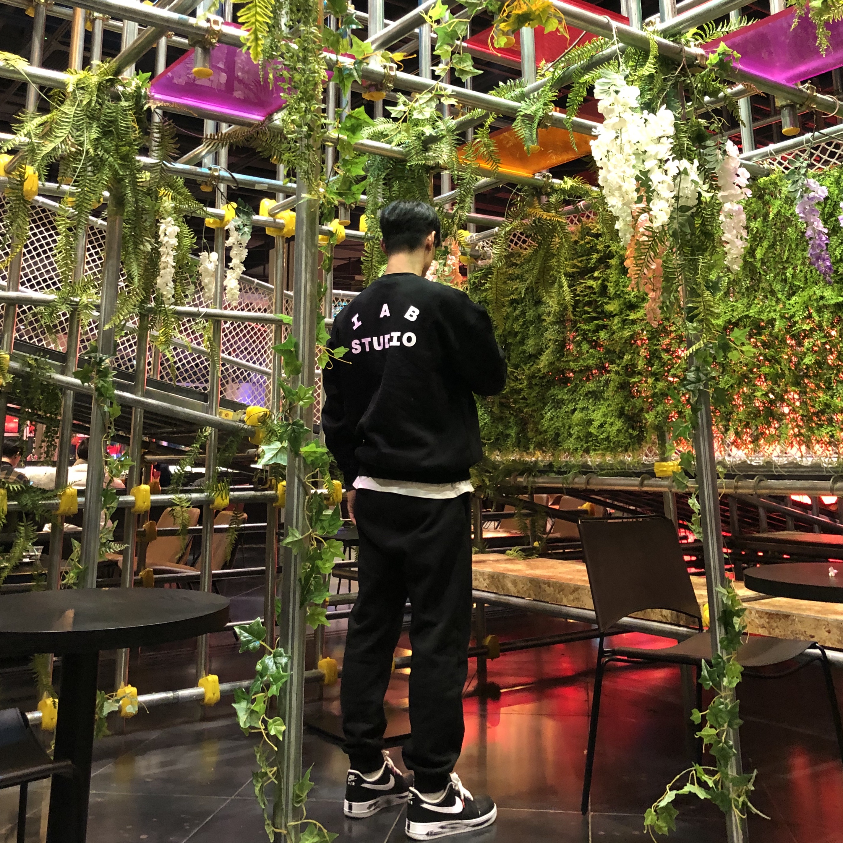 IAB Studio Sweatshirt Black - 19FW, Nike x Peaceminusone Air Force 1 Low Para-Noise 착용 스타일