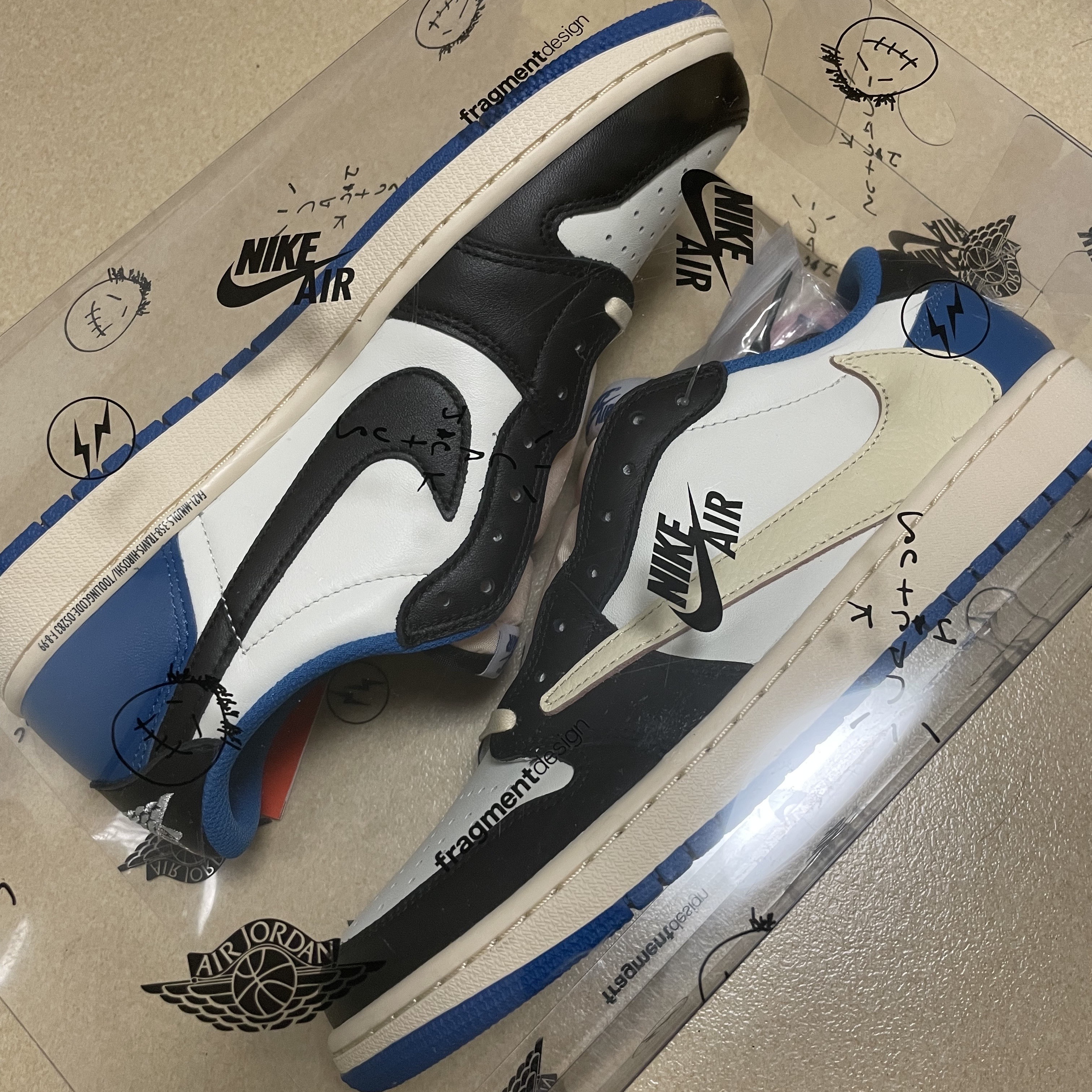 Jordan 1 x Travis Scott x Fragment Retro Low OG SP Military Blue 착용 스타일 - 1