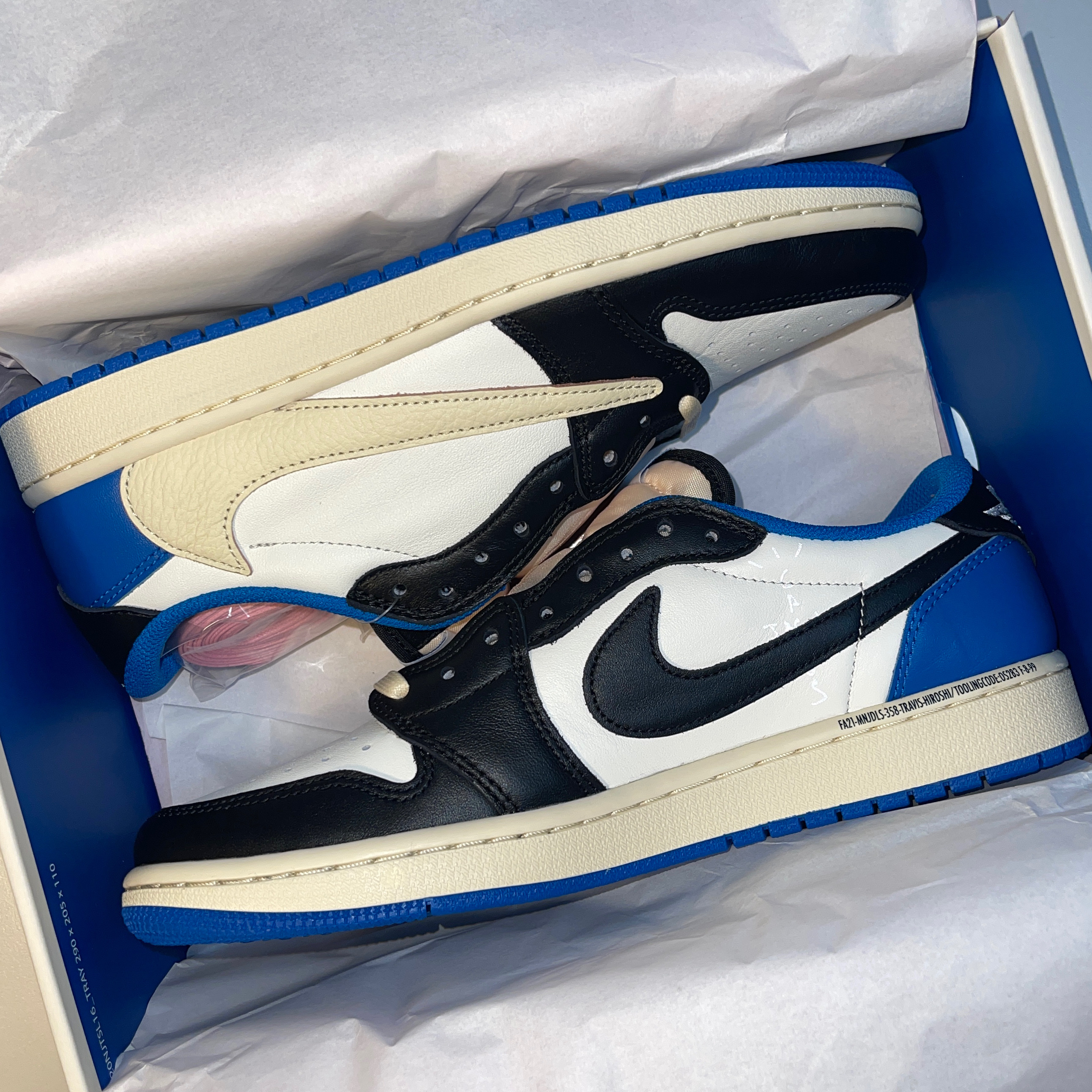 Jordan 1 x Travis Scott x Fragment Retro Low OG SP Military Blue 착용 스타일