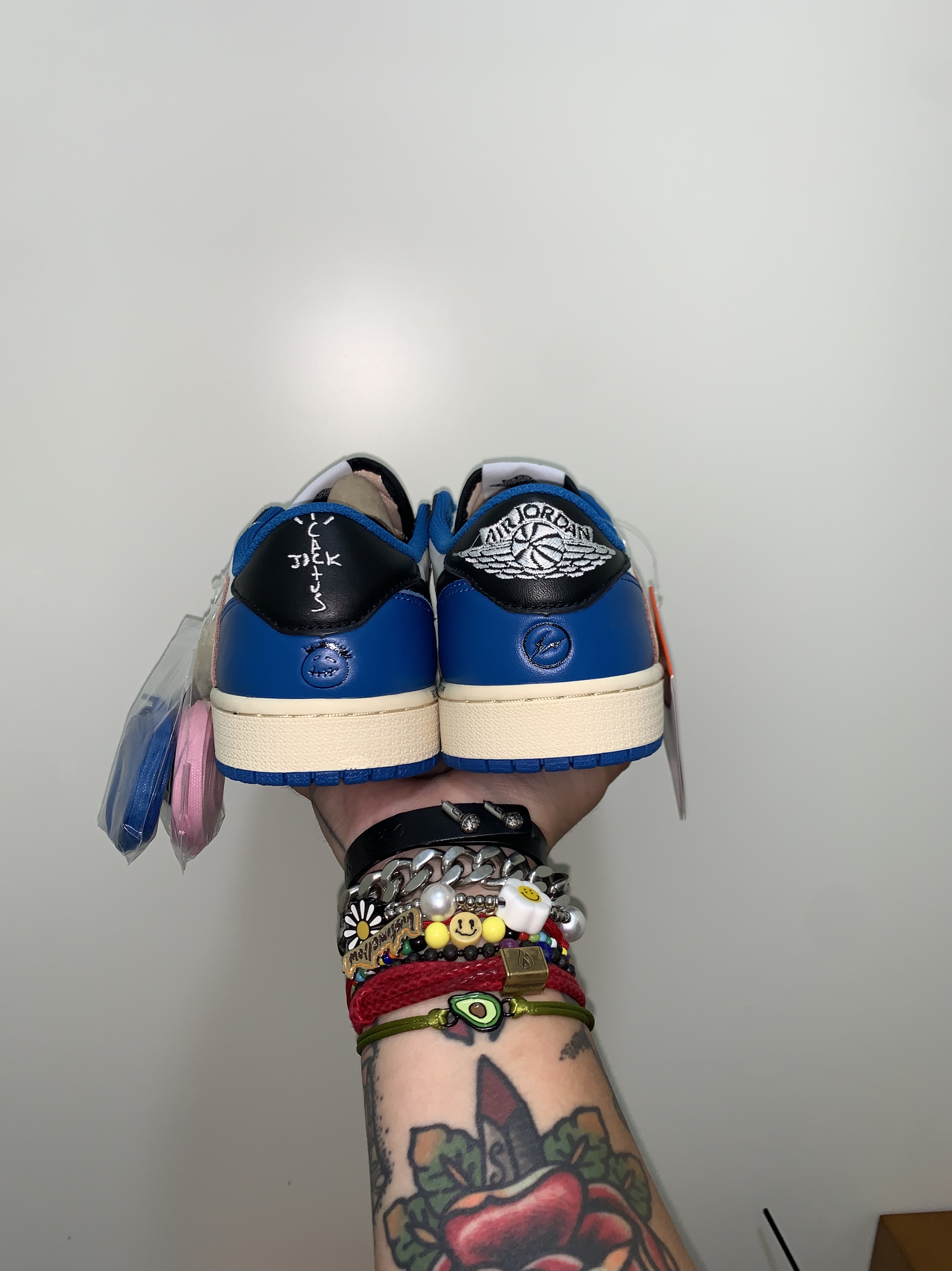 Jordan 1 x Travis Scott x Fragment Retro Low OG SP Military Blue 착용 스타일 - 3
