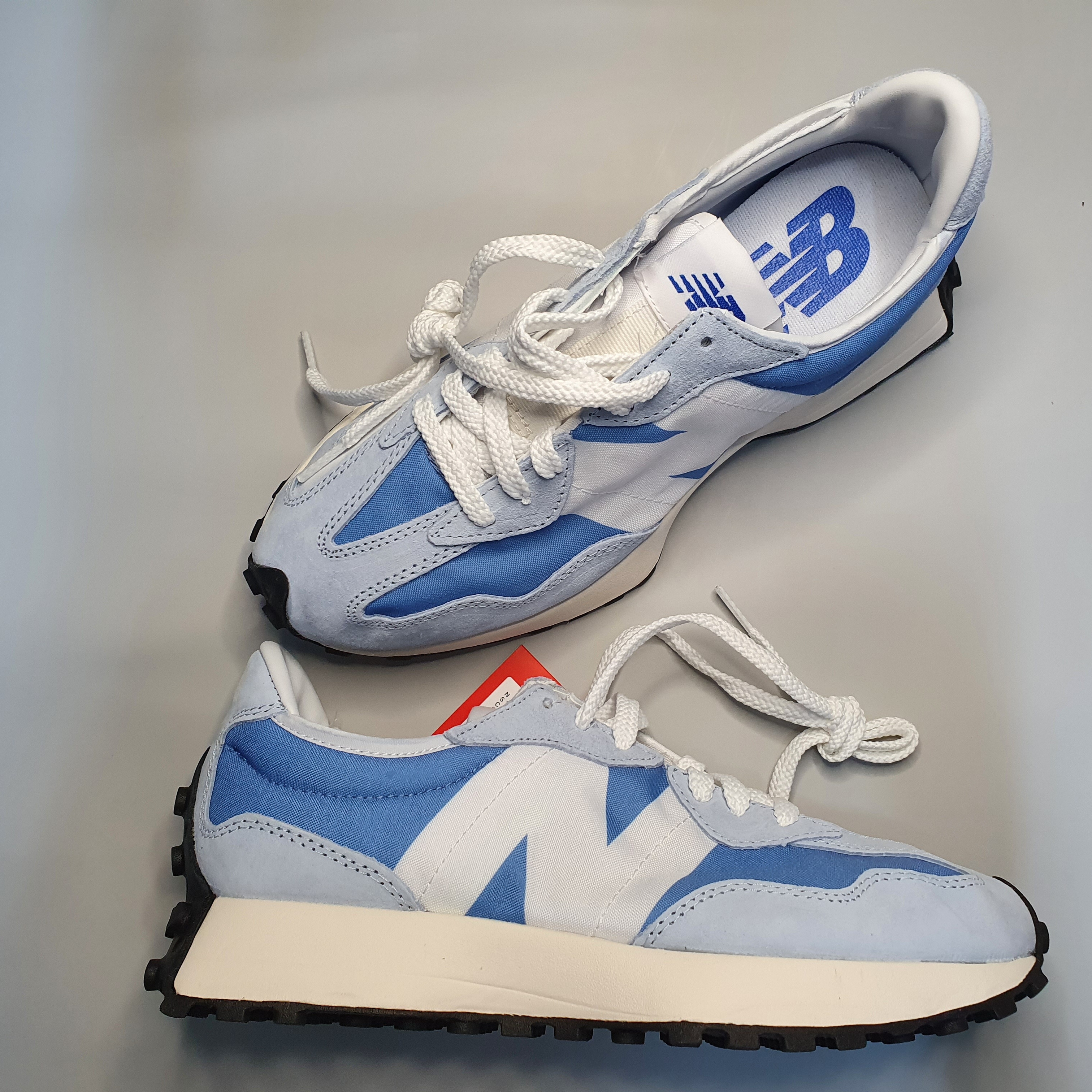 New Balance 327 Blue White 착용 스타일